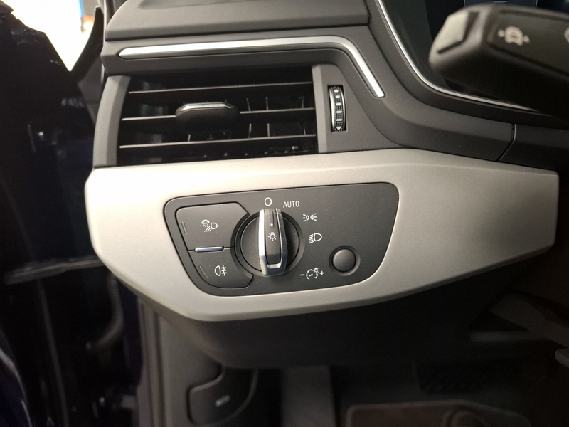 Audi A4 Avant 40 TDI quattro AHK ACC SHZ Memory PDC — photo 20
