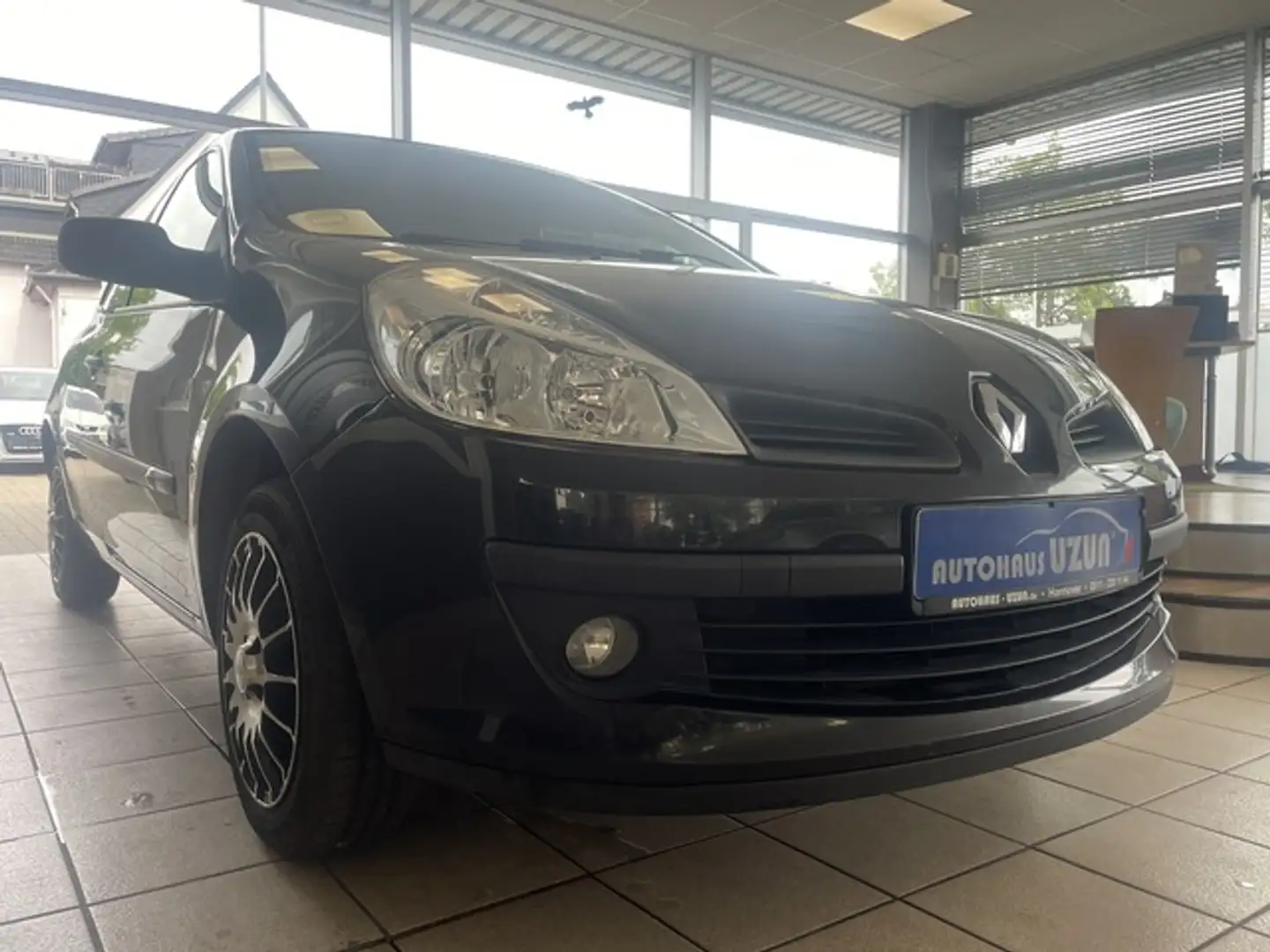 Renault Clio III Extreme Klima 8 fach bereift HU 04.2026 Schwarz - 2