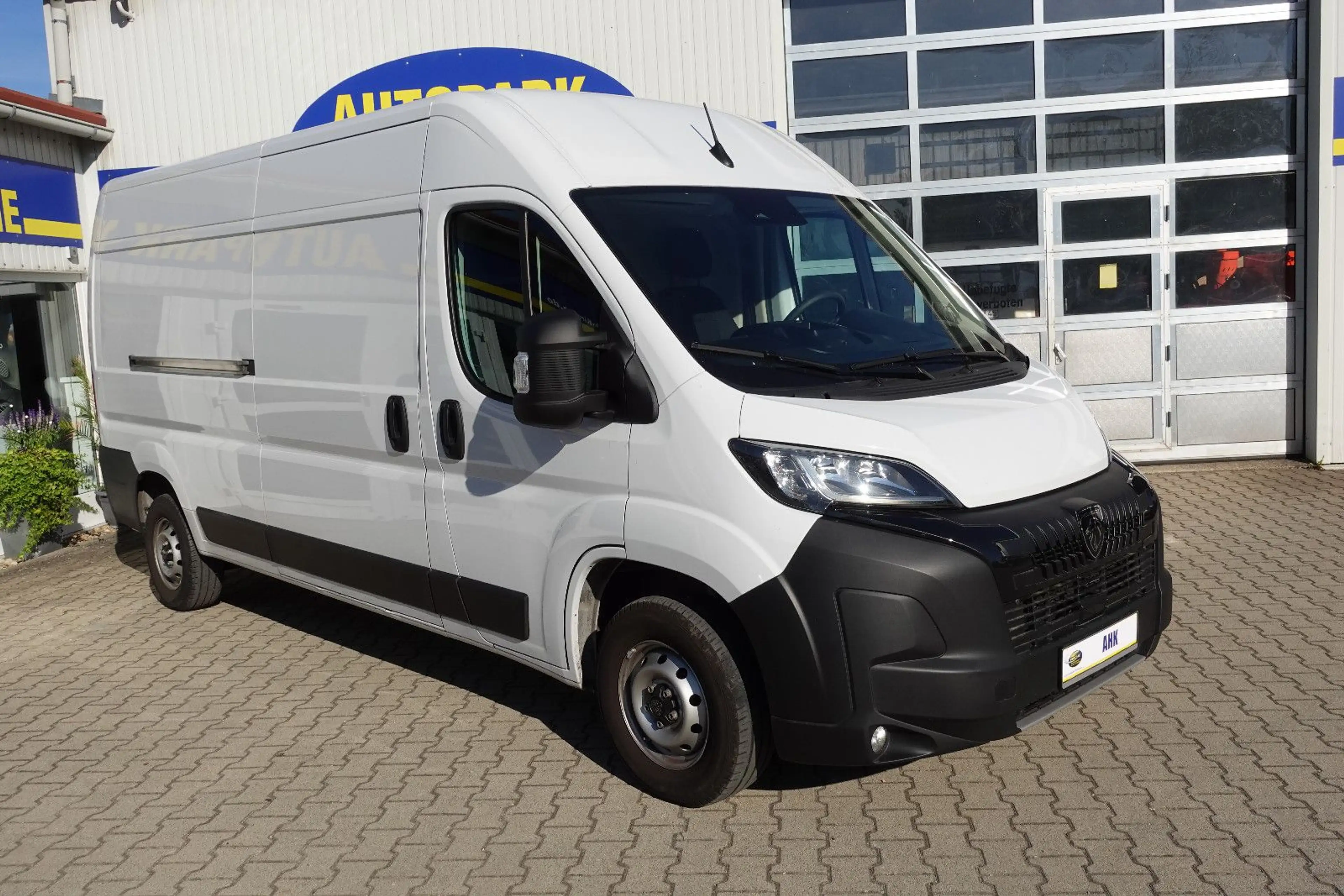 Peugeot Boxer Kasten Hochraum 335 L3H2 BlueHDi 180 — photo 3