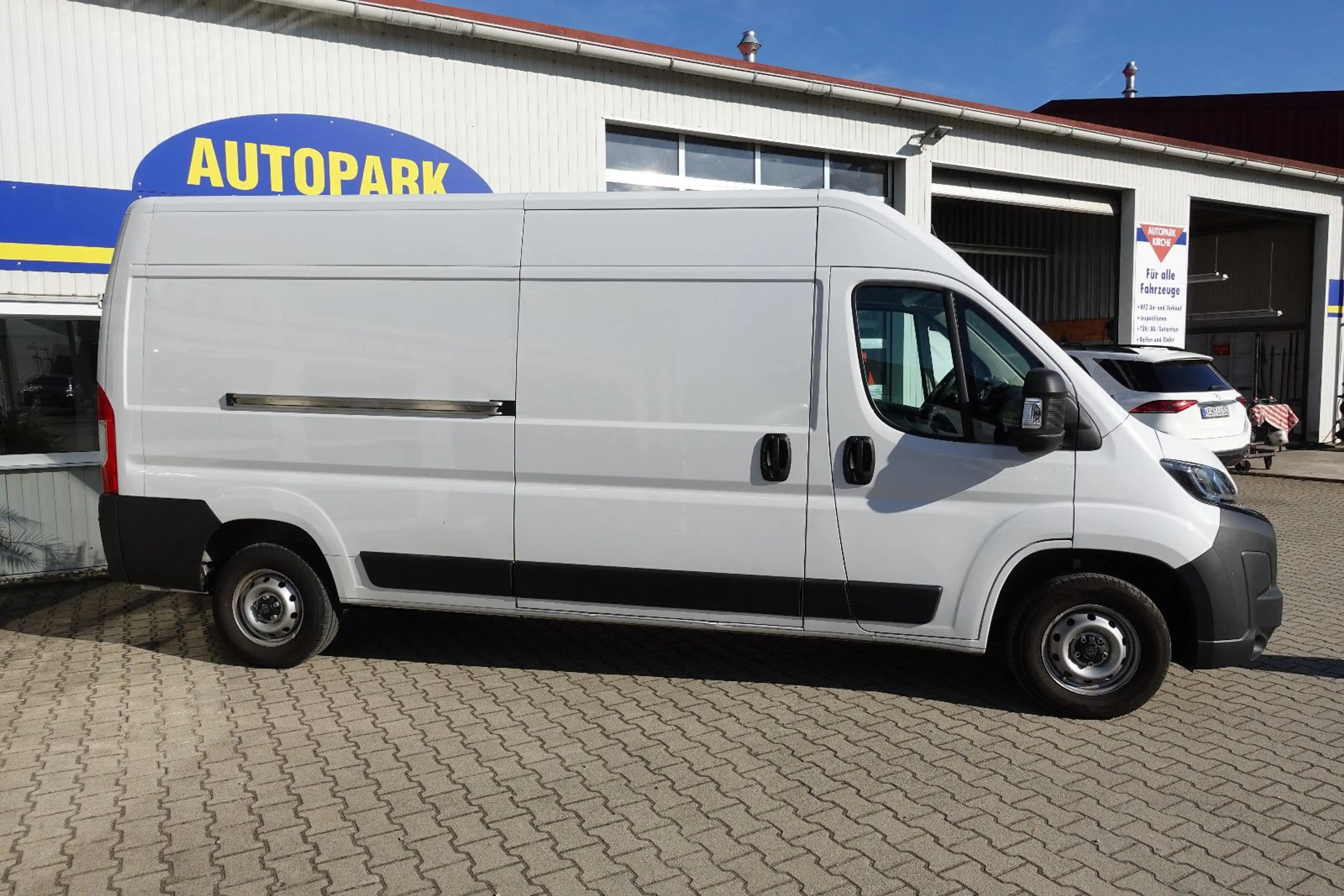 Peugeot Boxer Kasten Hochraum 335 L3H2 BlueHDi 180 — photo 2