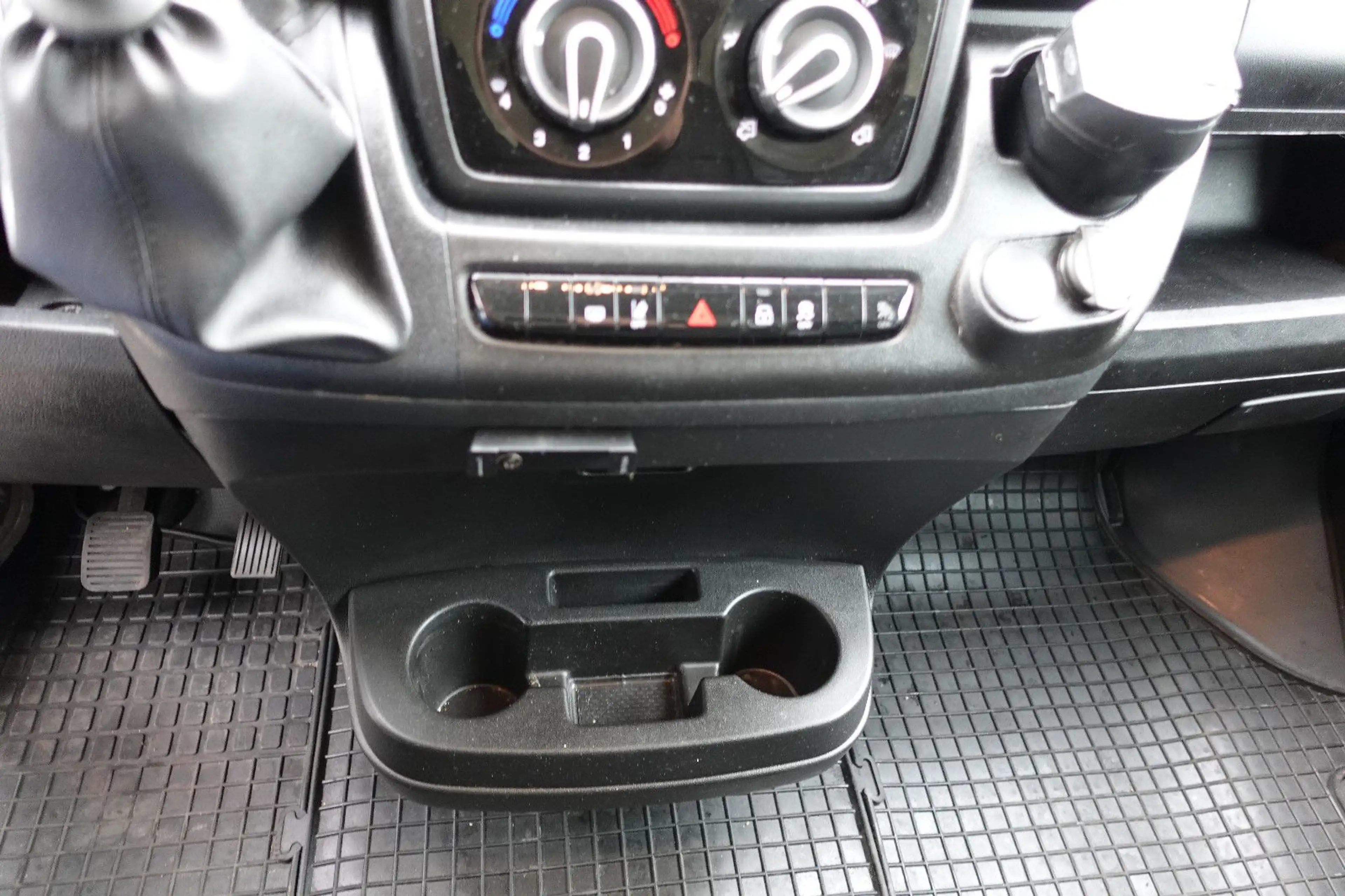 Peugeot Boxer Kasten Hochraum 335 L3H2 BlueHDi 180 — photo 12