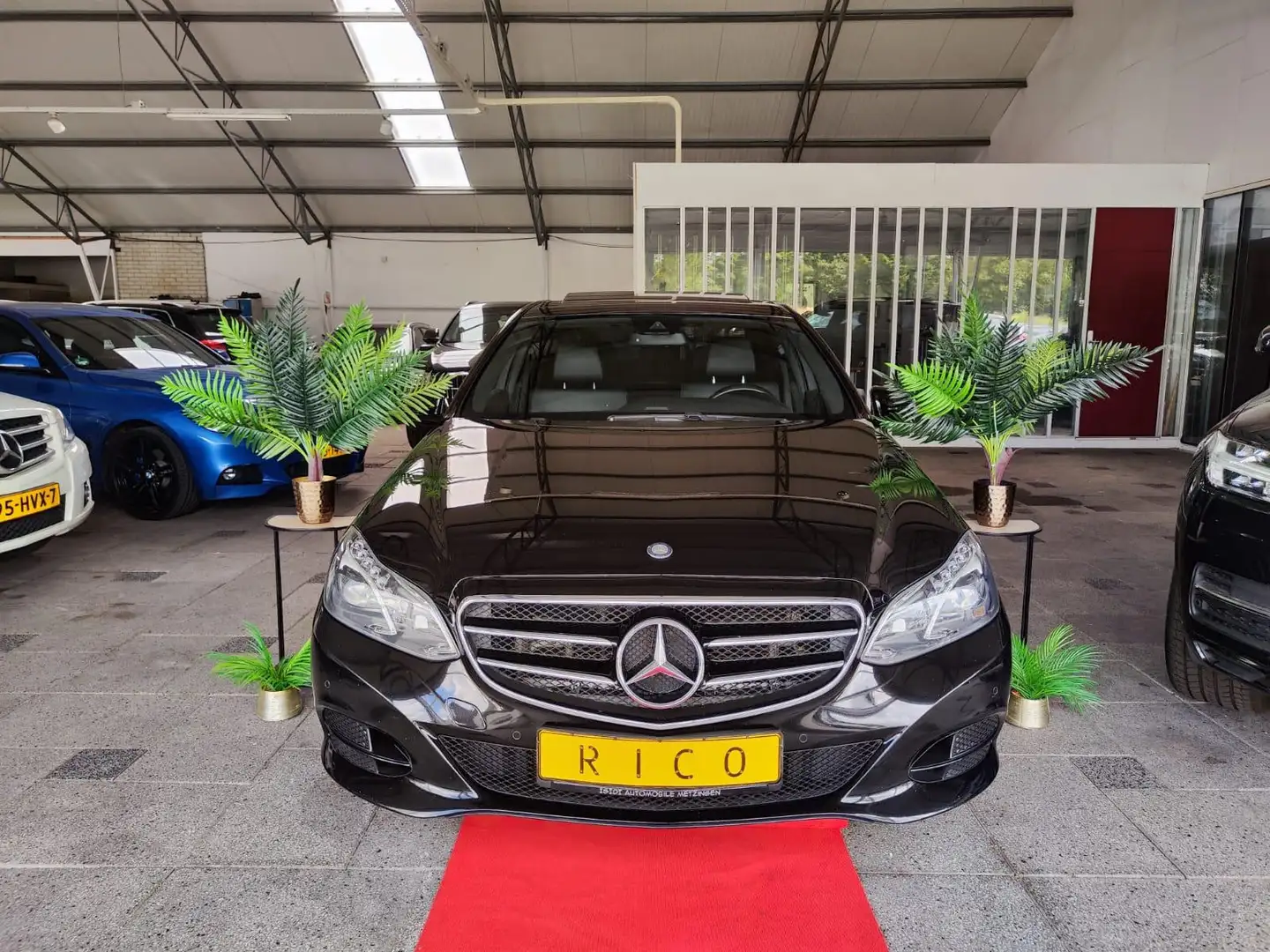 Mercedes-Benz E-klasse E220CDI AMG-LINE EURO6! PANO! FULL! Schwarz - 1