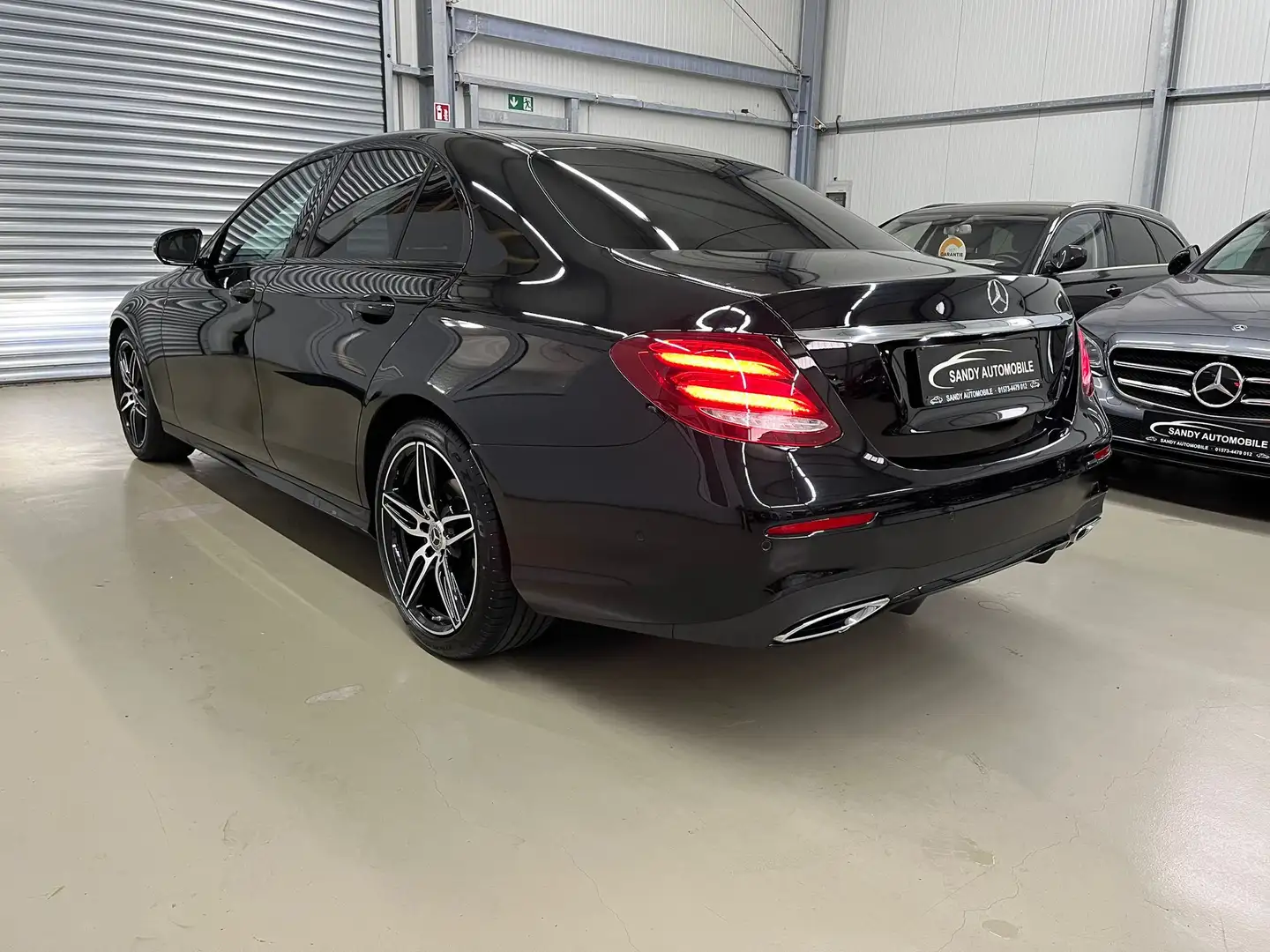 Mercedes-Benz E 300 d (213.008)AMG Line Kamera ACC Navi Schwarz - 2