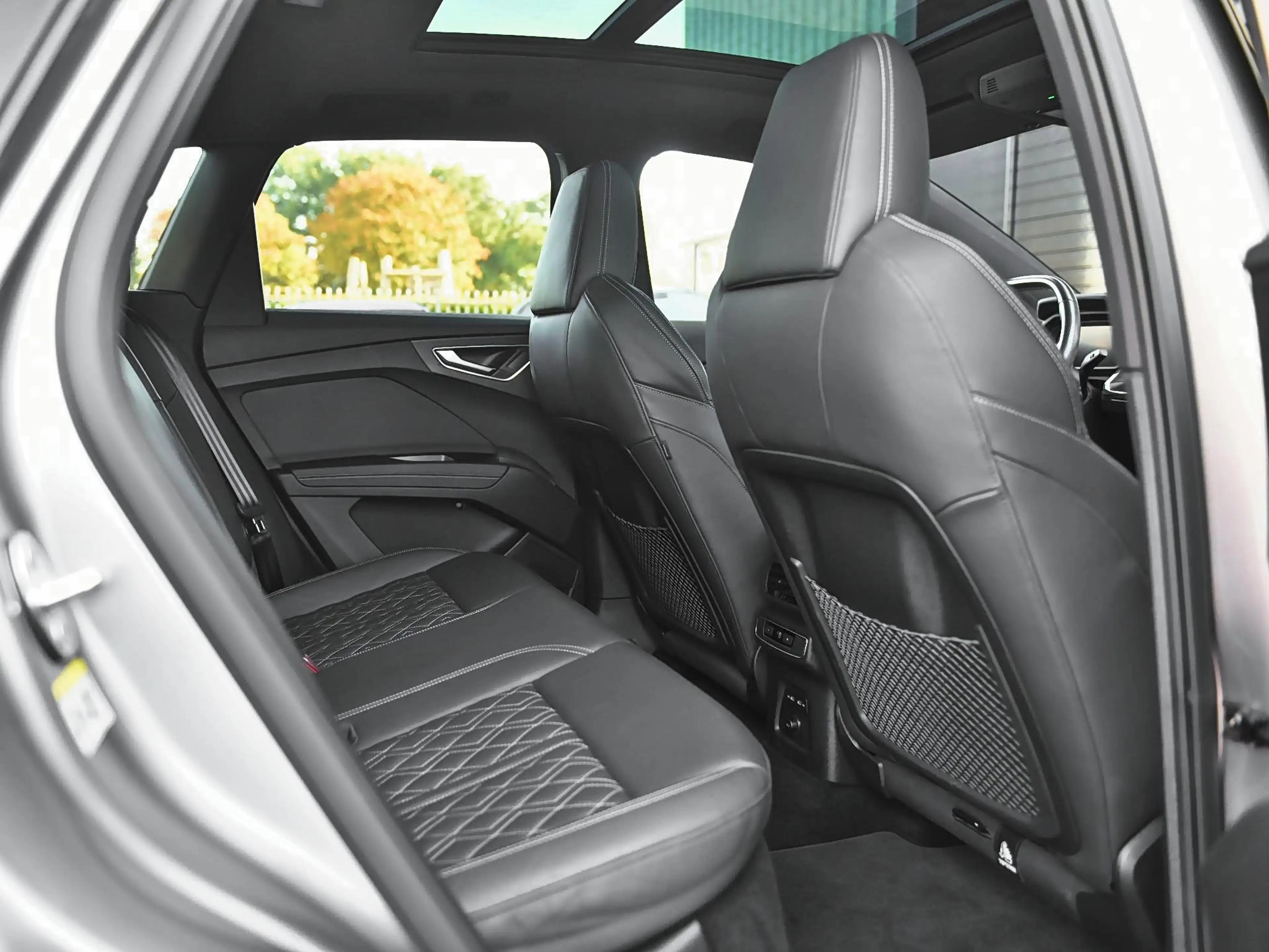 Audi Q4 e-tron 50 quattro S-Line 77 kWh Leren Bekleding Panoramad — photo 15