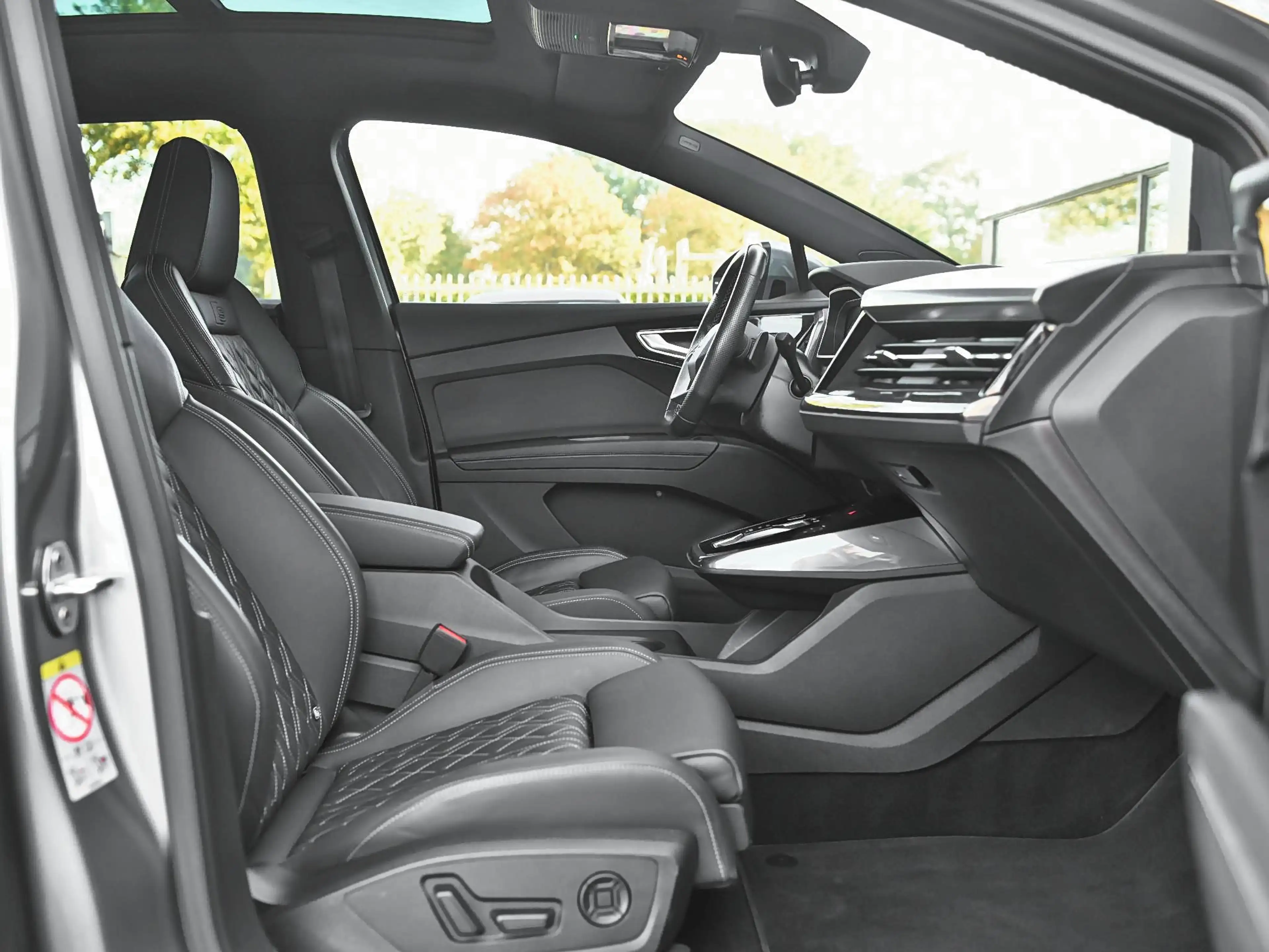 Audi Q4 e-tron 50 quattro S-Line 77 kWh Leren Bekleding Panoramad — photo 17