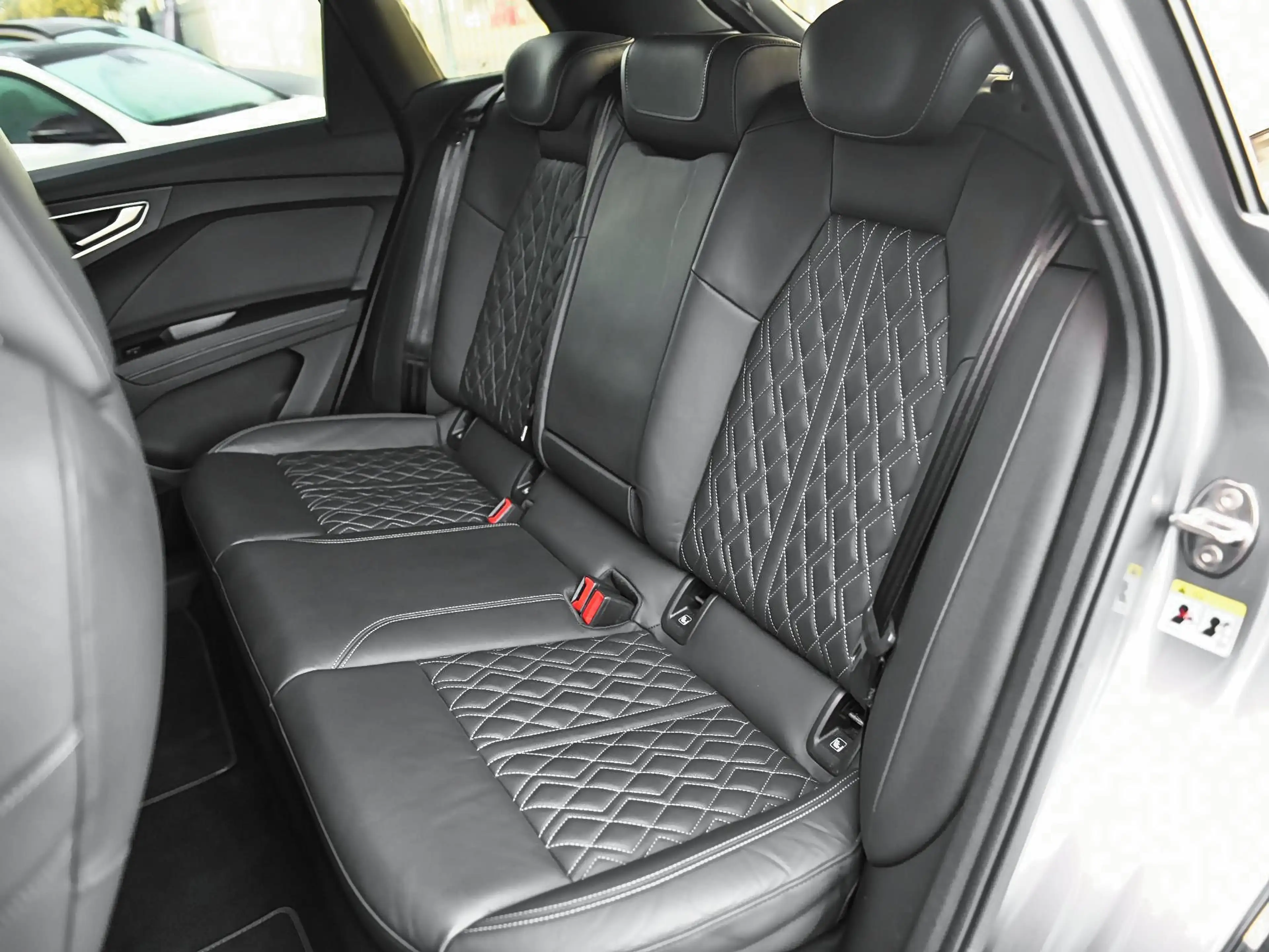 Audi Q4 e-tron 50 quattro S-Line 77 kWh Leren Bekleding Panoramad — photo 14