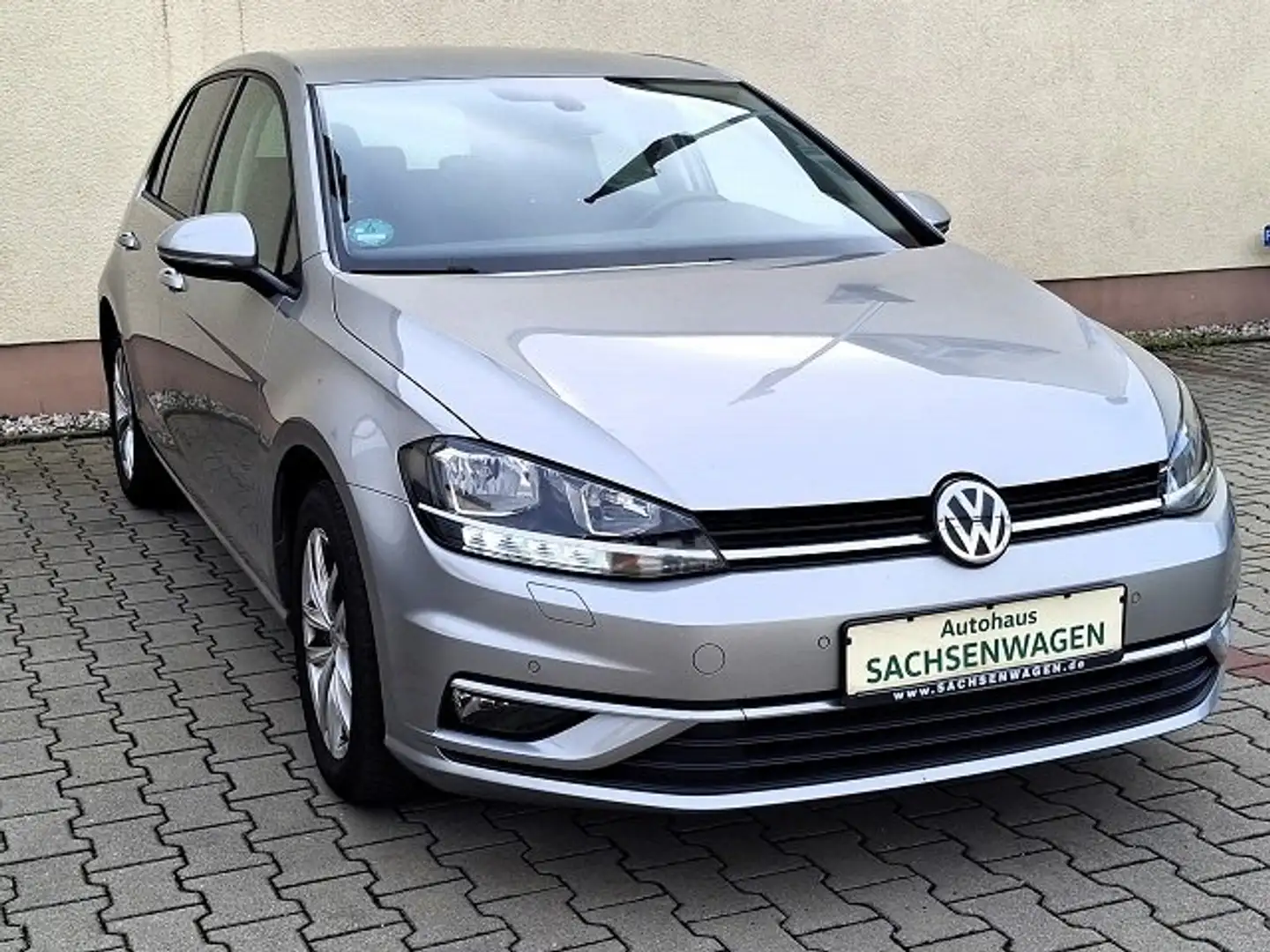 Volkswagen Golf Comfortline BMT*NAVI*KLIMAUT*PDC*TOUCH*XENON*FrASS Silber - 1