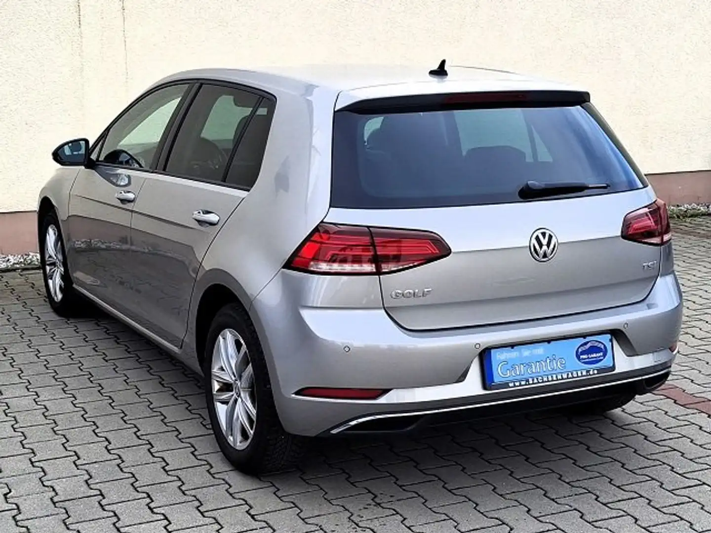 Volkswagen Golf Comfortline BMT*NAVI*KLIMAUT*PDC*TOUCH*XENON*FrASS Silber - 2