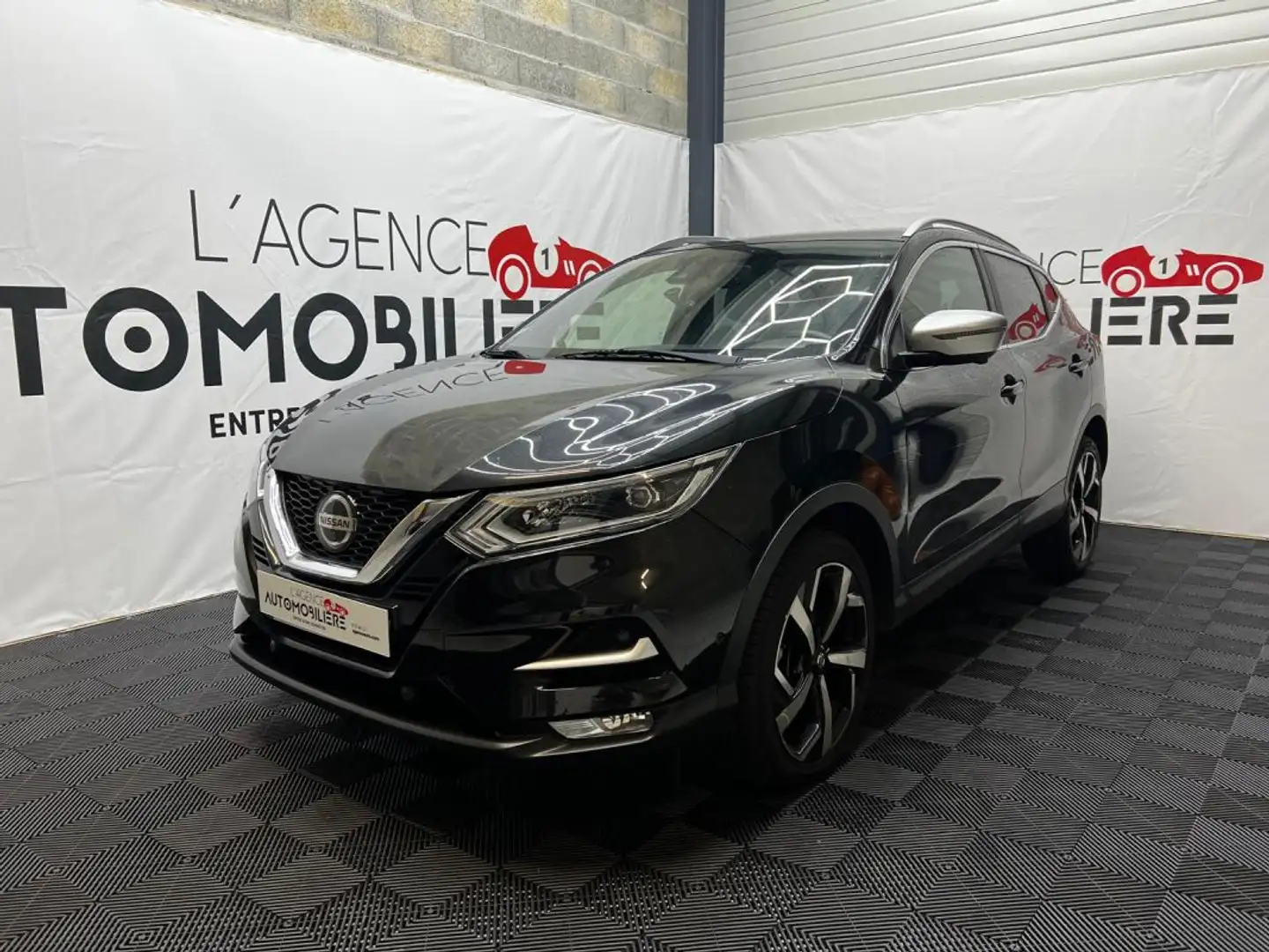 Nissan Qashqai Tekna+ 1.2 DIG-T 115ch Zwart - 1