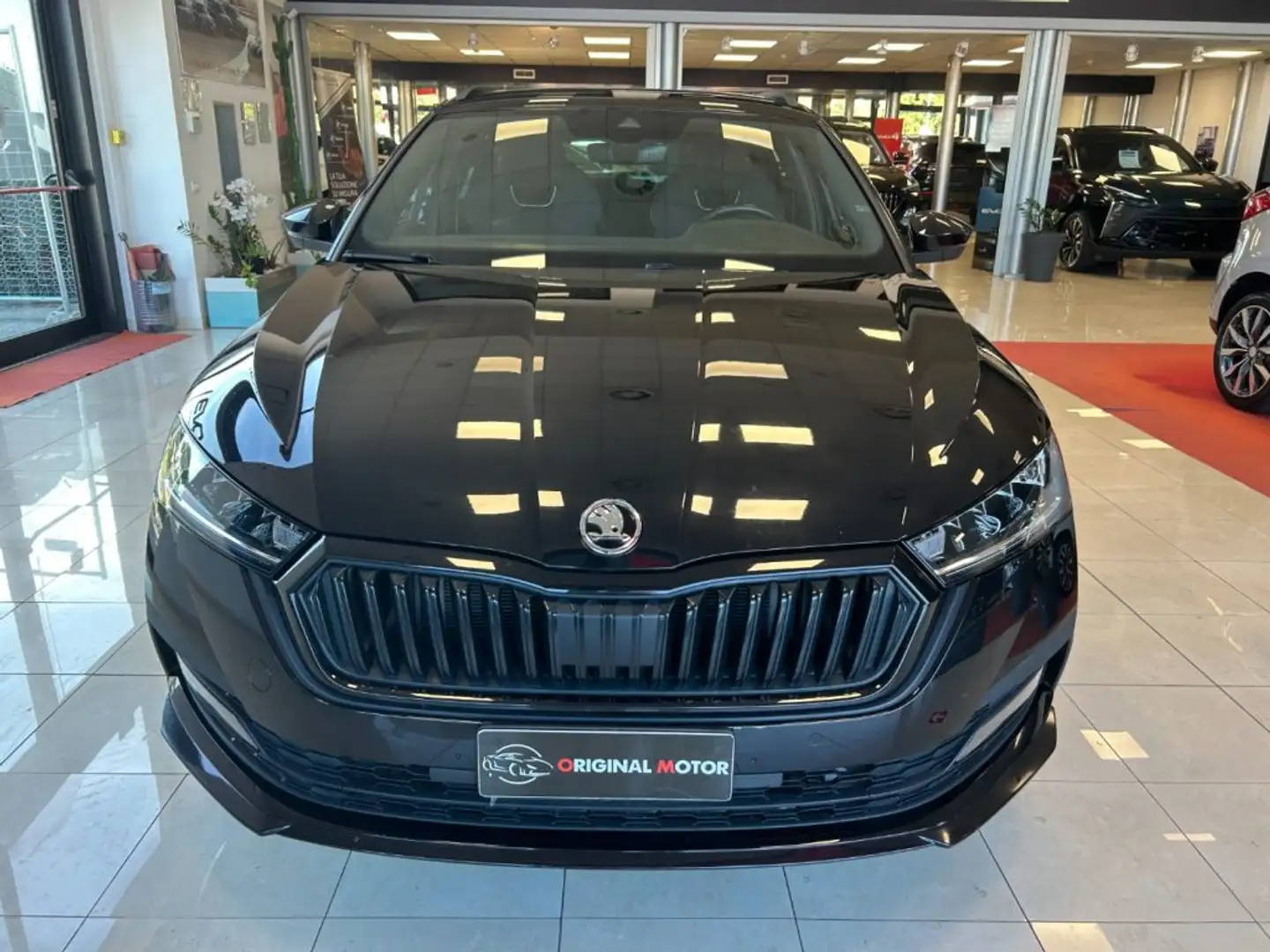Skoda Octavia 1.5 G-TEC DSG Wagon Sportline Zwart - 1