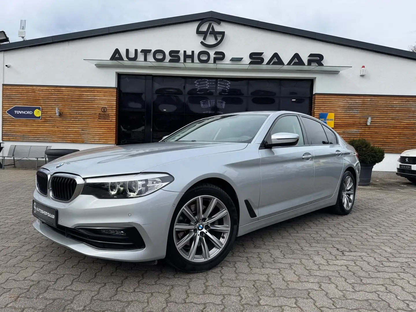 BMW 520 d limo. Sport Line/AUTOMATIK/KAMERA/NAVI Argent - 1