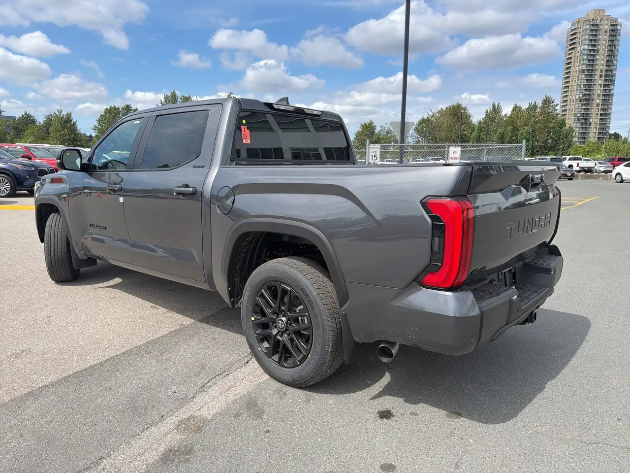 Toyota Tundra снимка Toyota Tundra