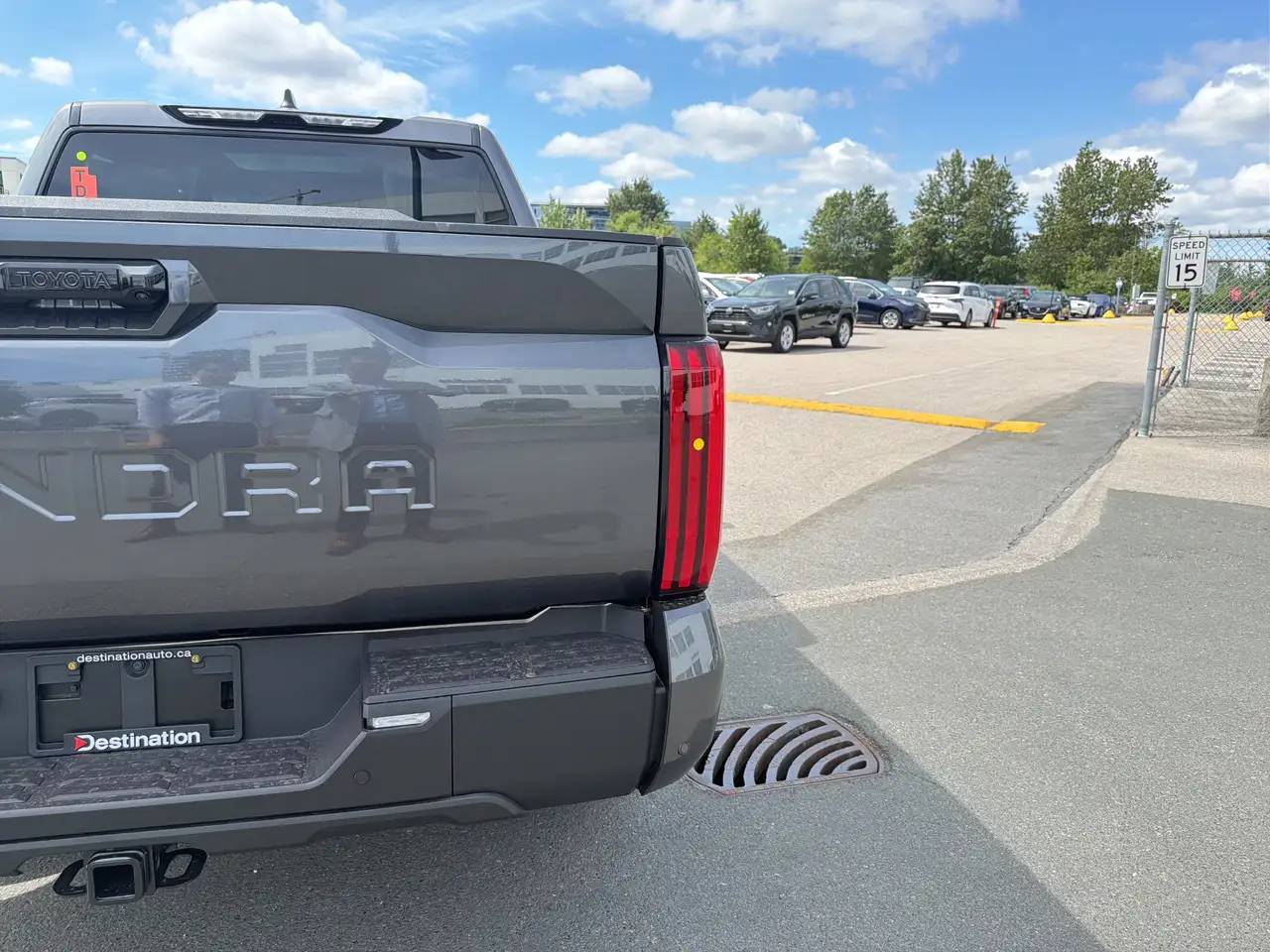 Toyota Tundra снимка Toyota Tundra