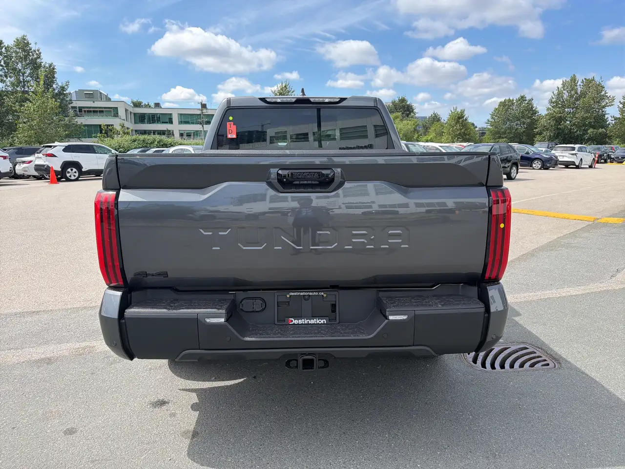 Toyota Tundra снимка Toyota Tundra