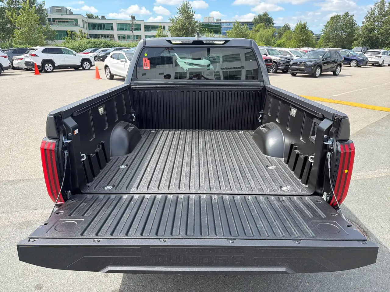 Toyota Tundra снимка Toyota Tundra