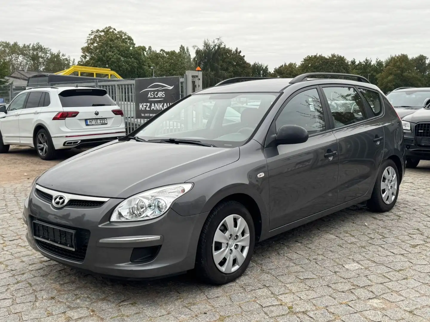 Hyundai i30 1.6 CRDi cw Classic*Klima*Euro4 Grau - 2
