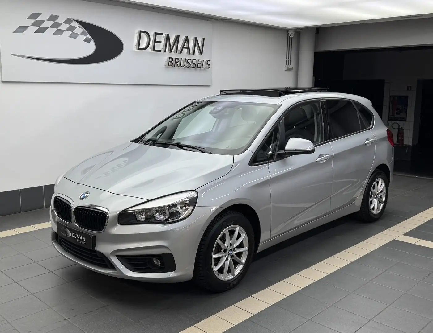 BMW 218 i Active Tourer * Auto * Toit Pano* Silber - 1