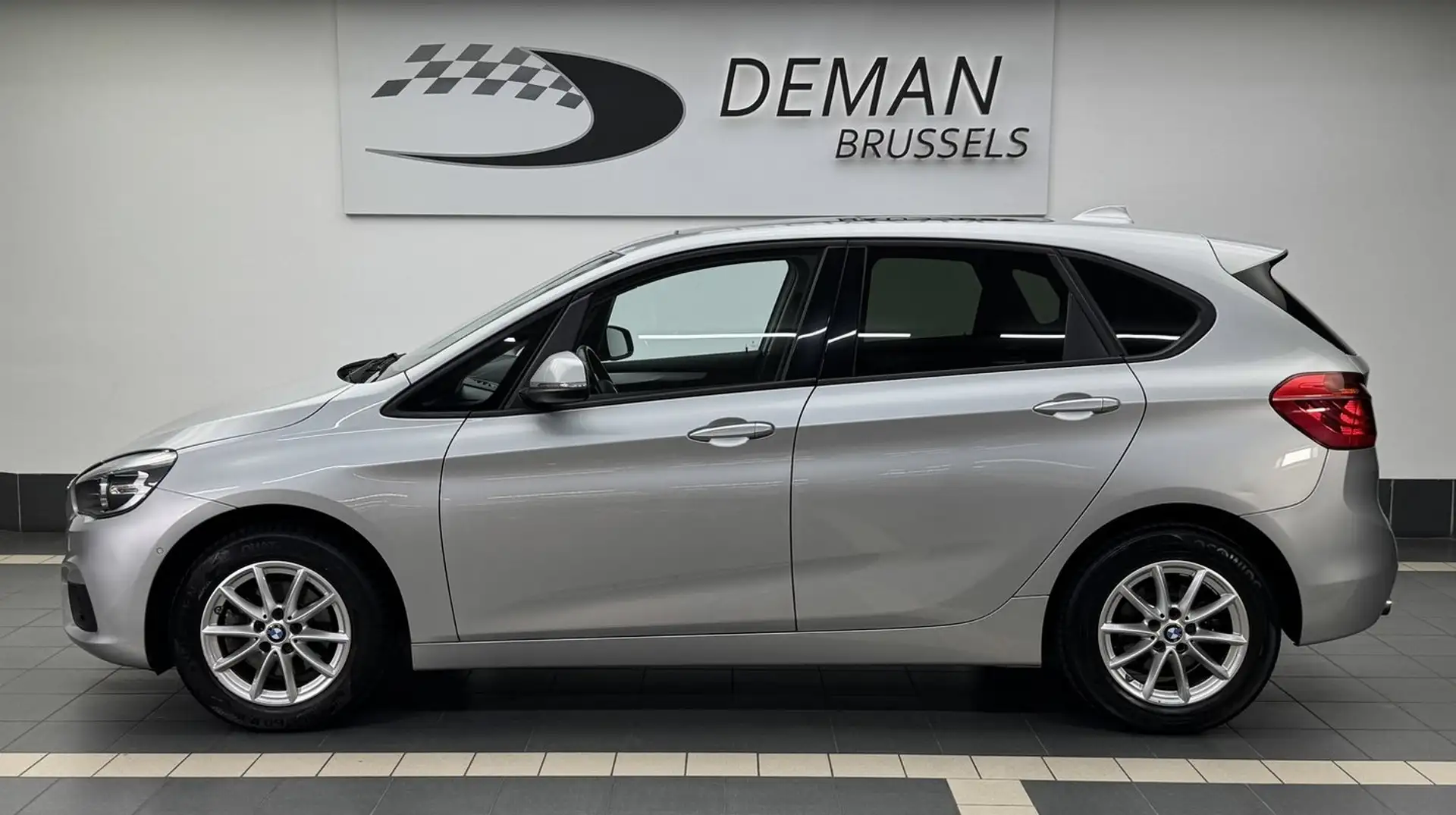 BMW 218 i Active Tourer * Auto * Toit Pano* Silber - 2