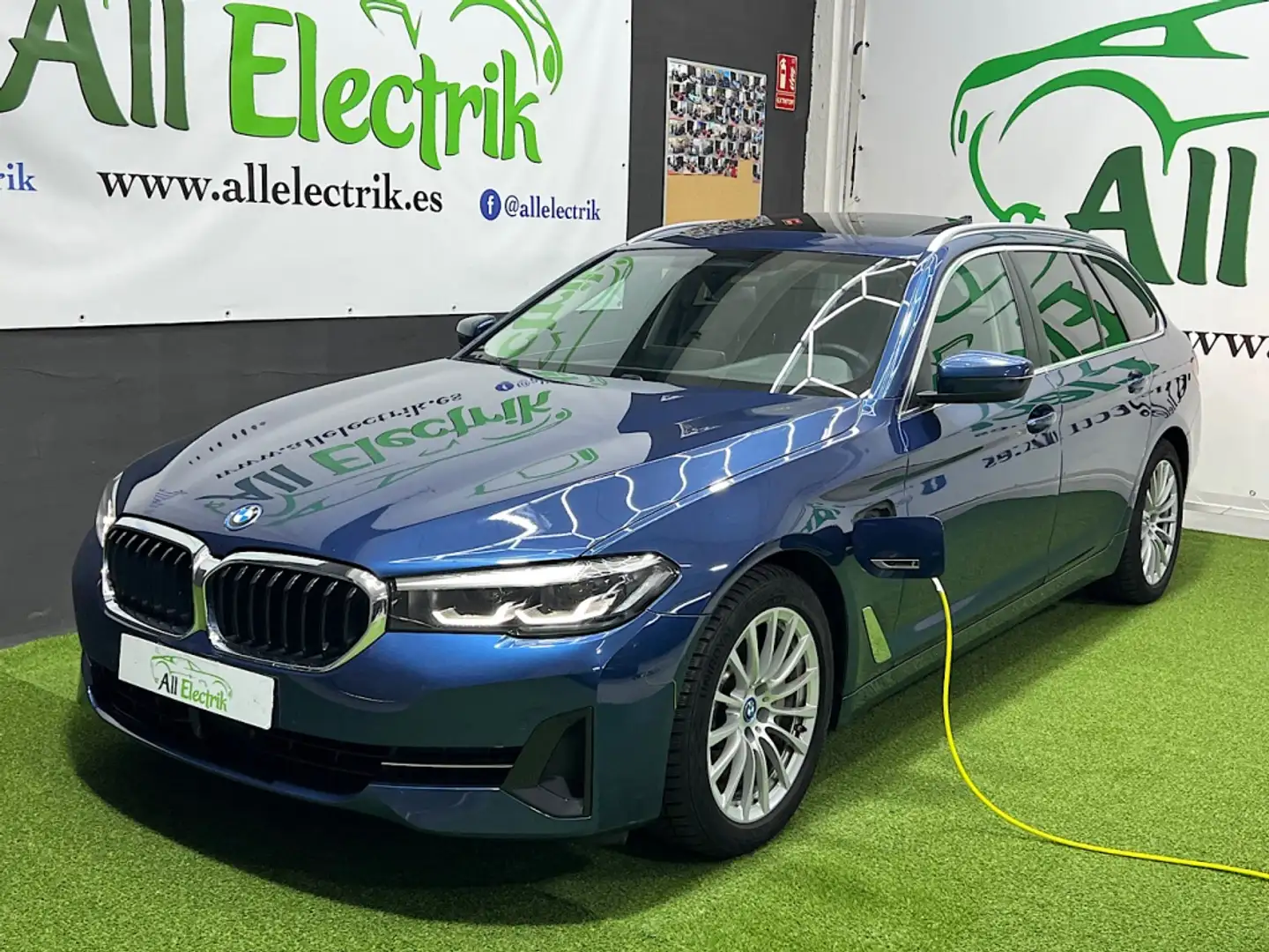 BMW 520 520e Touring Bleu - 1