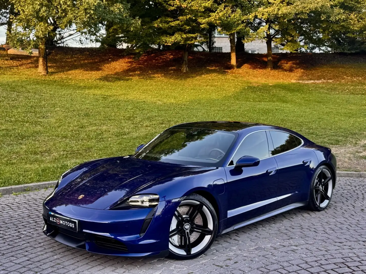 Porsche Taycan Turbo Azul - 2