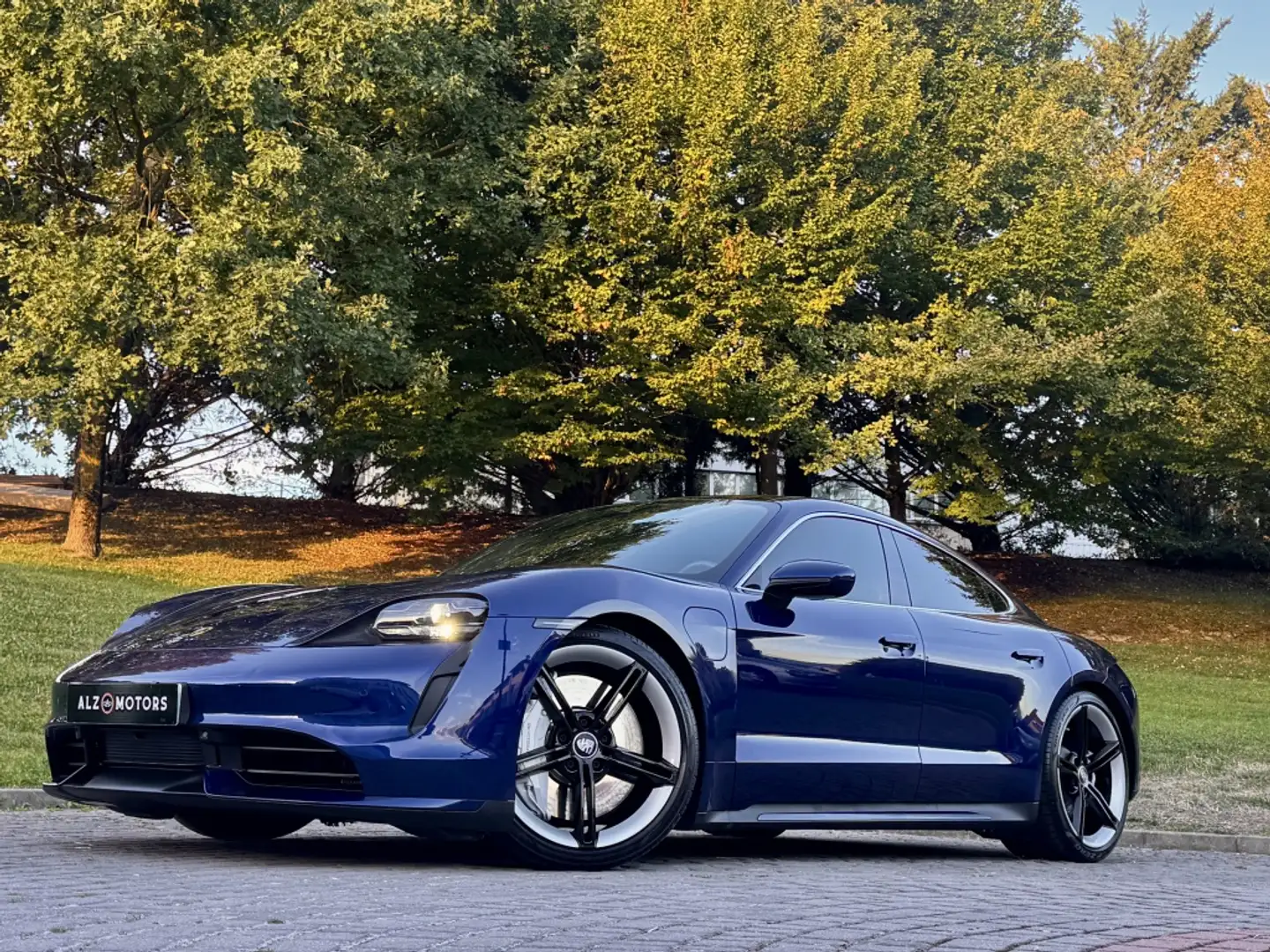 Porsche Taycan Turbo Azul - 1