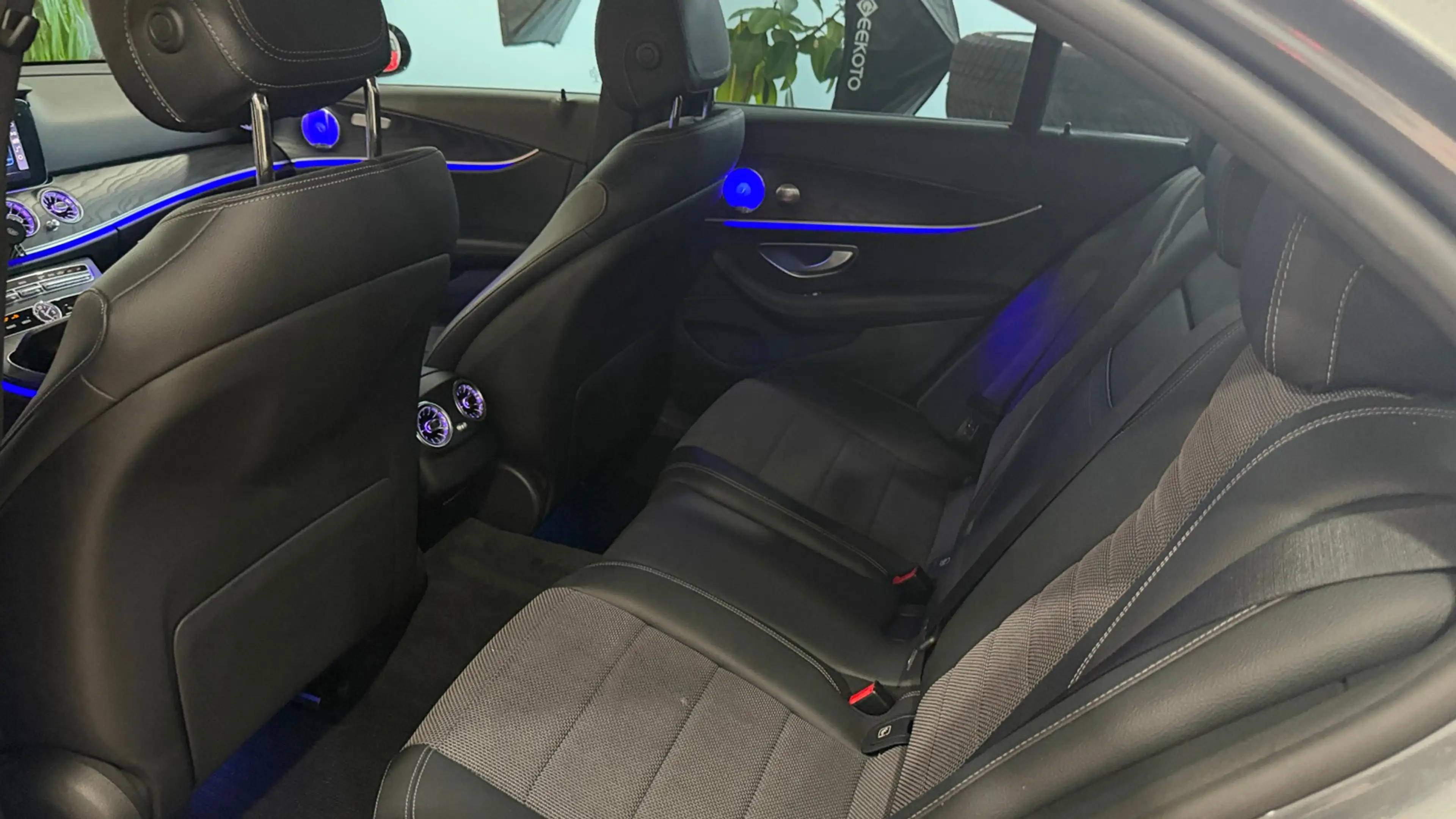 Mercedes-Benz E 220 d 9G WIDESCREEN*AMBIENTE — photo 10
