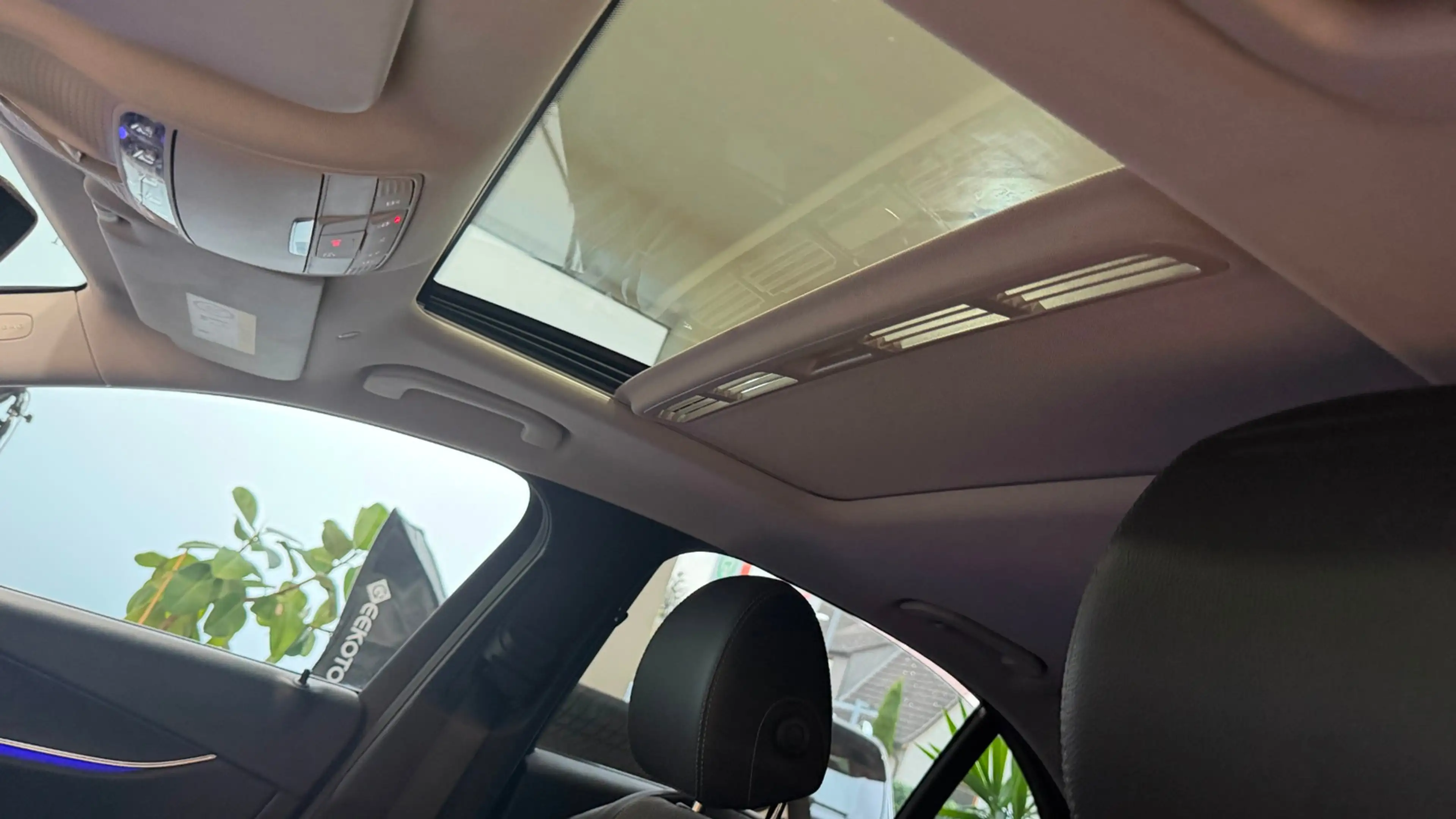 Mercedes-Benz E 220 d 9G WIDESCREEN*AMBIENTE — photo 13