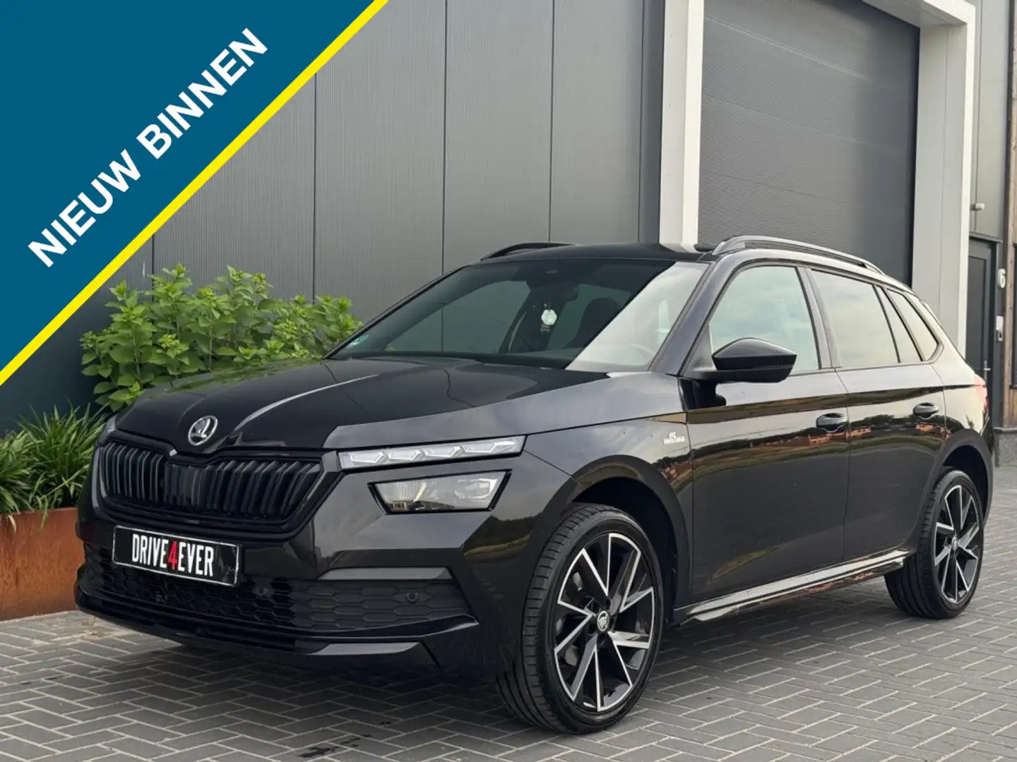 Skoda Kamiq 1.5 TSI MONTE CARLO M2021 PANO CARPLAY PDC SPORTVE Zwart - 1