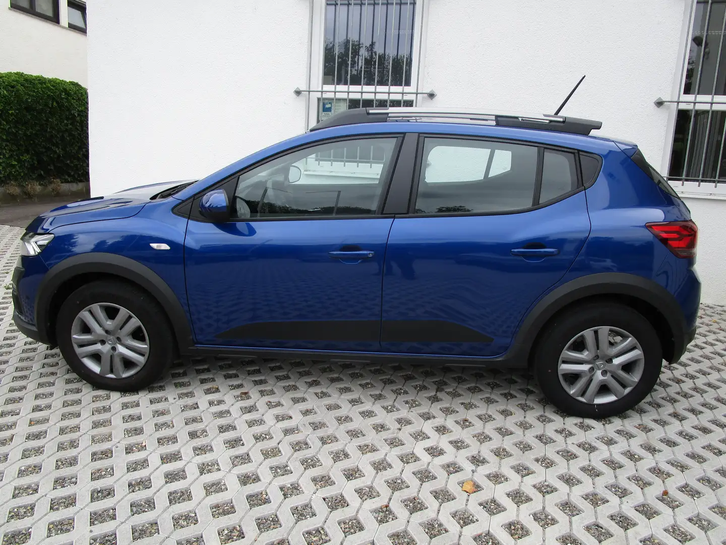 Dacia Sandero Stepway Ultimate TCe 110   Schiebedach/Sitzh./Kam. Blau - 2