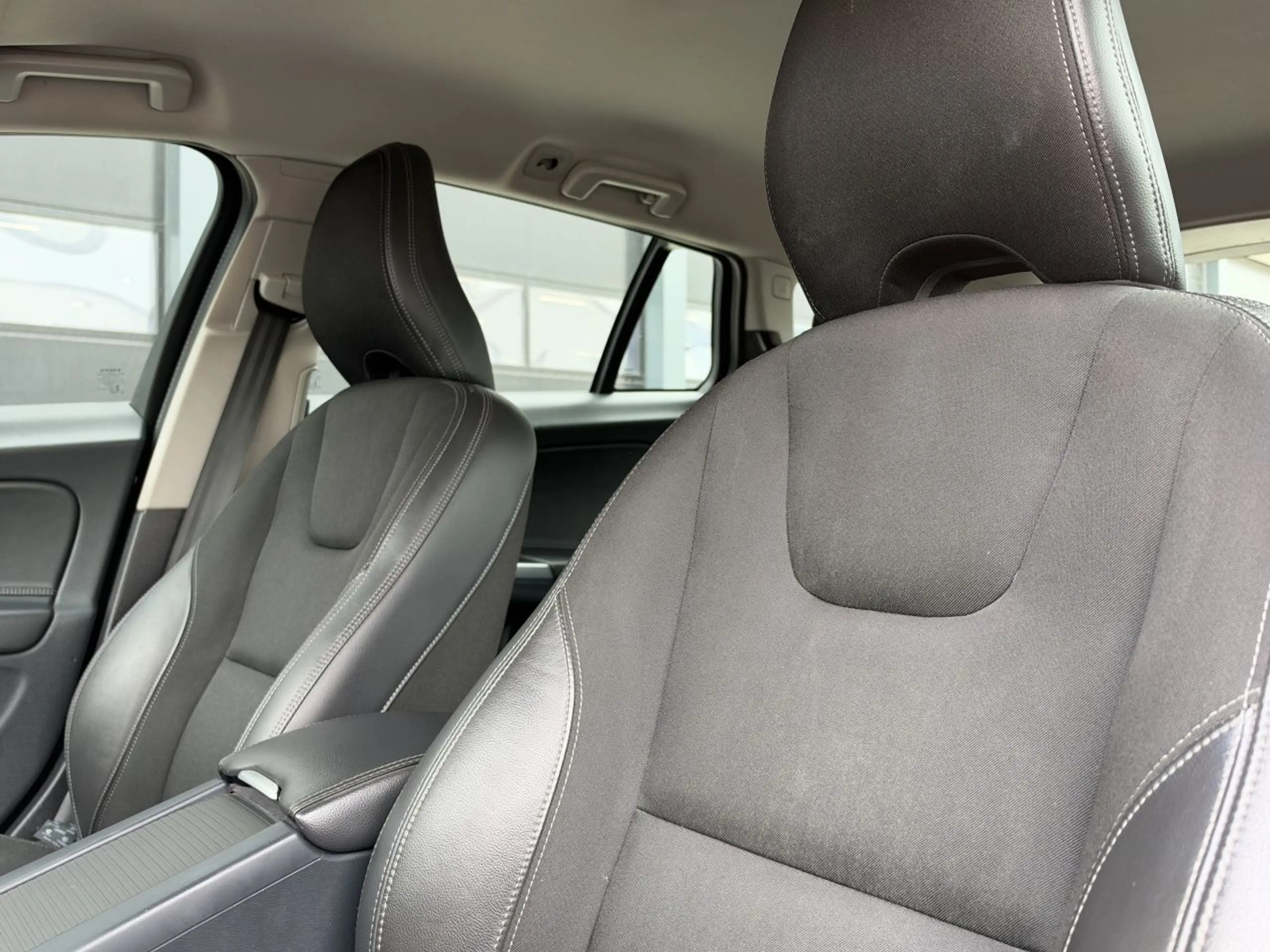 Volvo V60 Cross Country V-60 2.0 D4 Navi Clima EURO-6 — photo 8