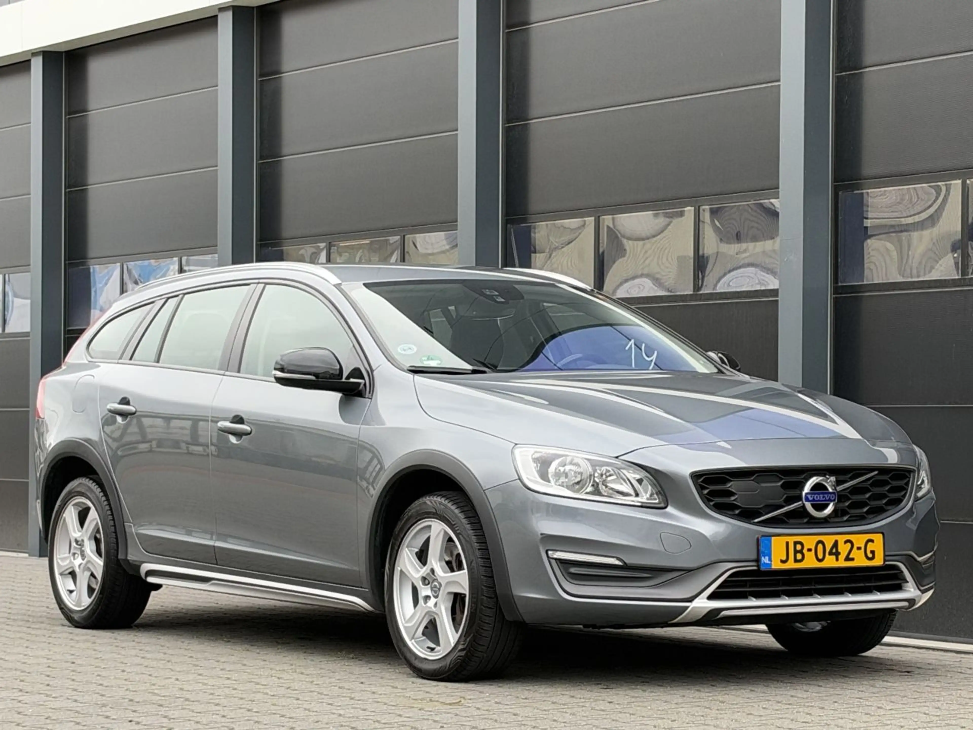 Volvo V60 Cross Country V-60 2.0 D4 Navi Clima EURO-6 — photo 2