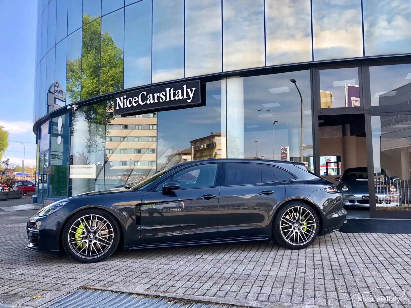 Porsche Panamera Sport Turismo 2.9 4 e-hybrid auto UNIPRO ! Schwarz - 2
