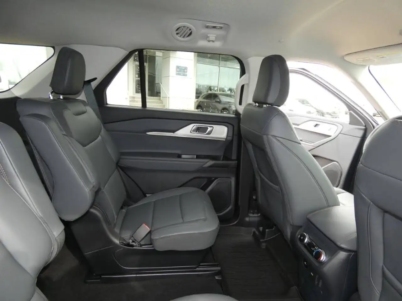 Ford Explorer снимка Ford Explorer