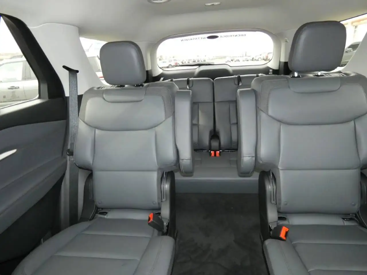Ford Explorer снимка Ford Explorer