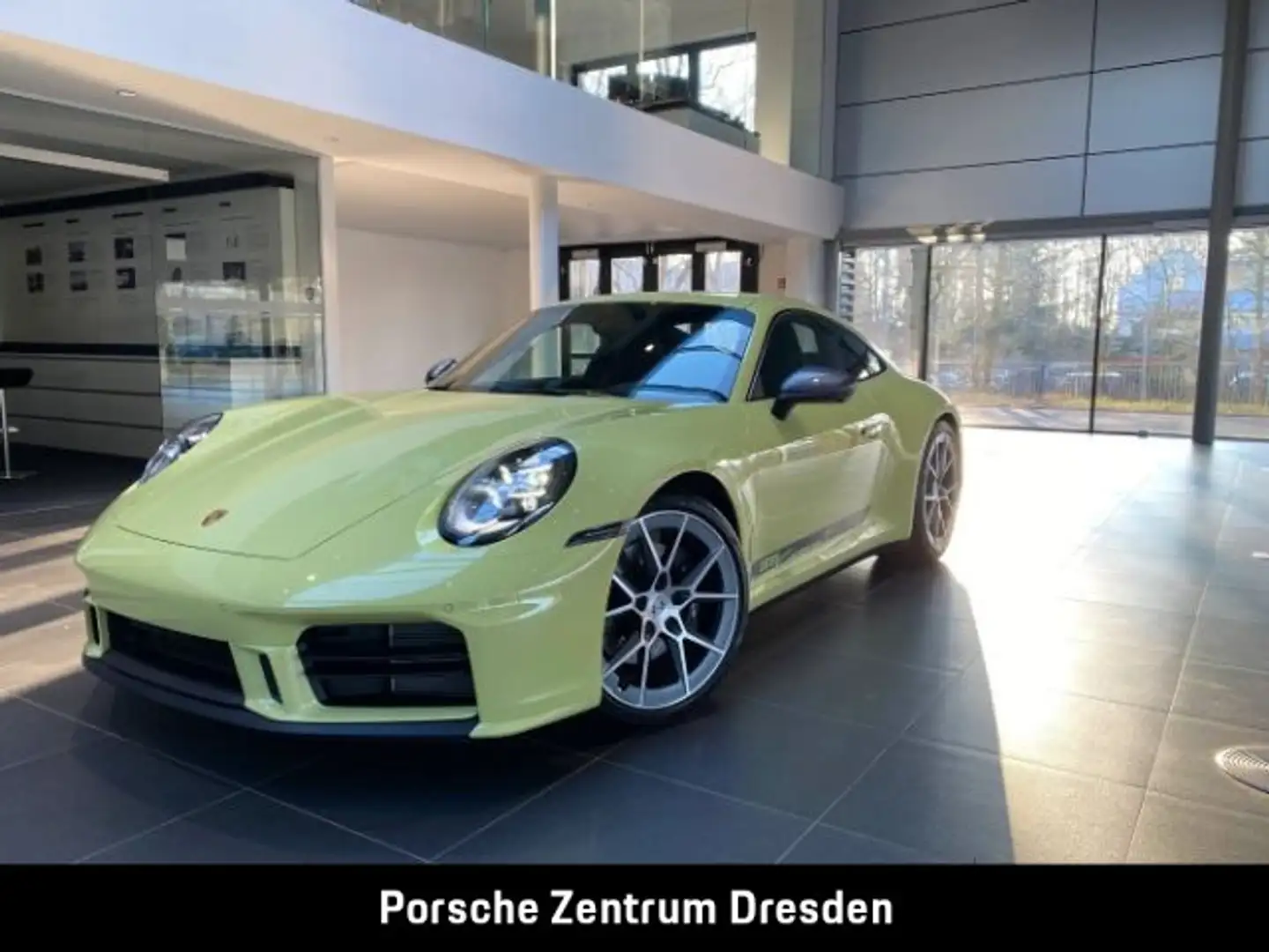 Porsche 992 -2 (911) Carrera T*Schiebedach*Lift*HDMatrix Jaune - 1