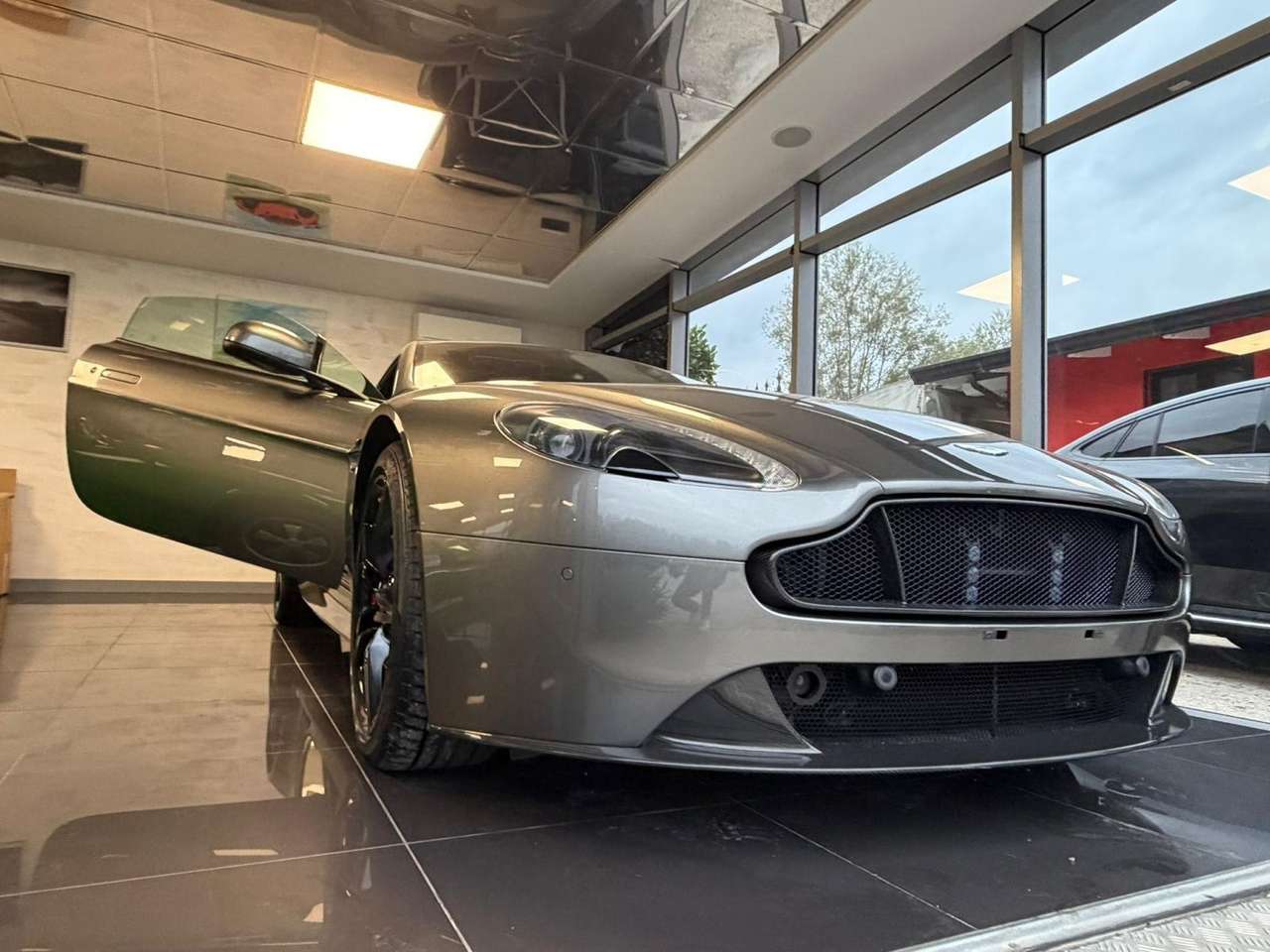 Aston Martin Vantage Vantage Coupe 4.7 Amr limited edition 1 of 200