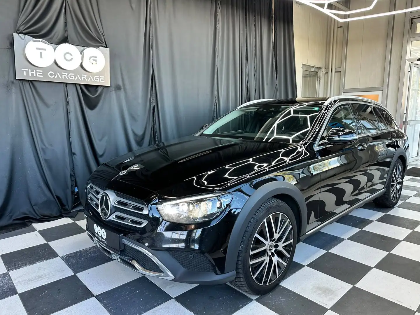Mercedes-Benz E 220 E 220 d 4Matic All-Terrain (213.217) Schwarz - 1