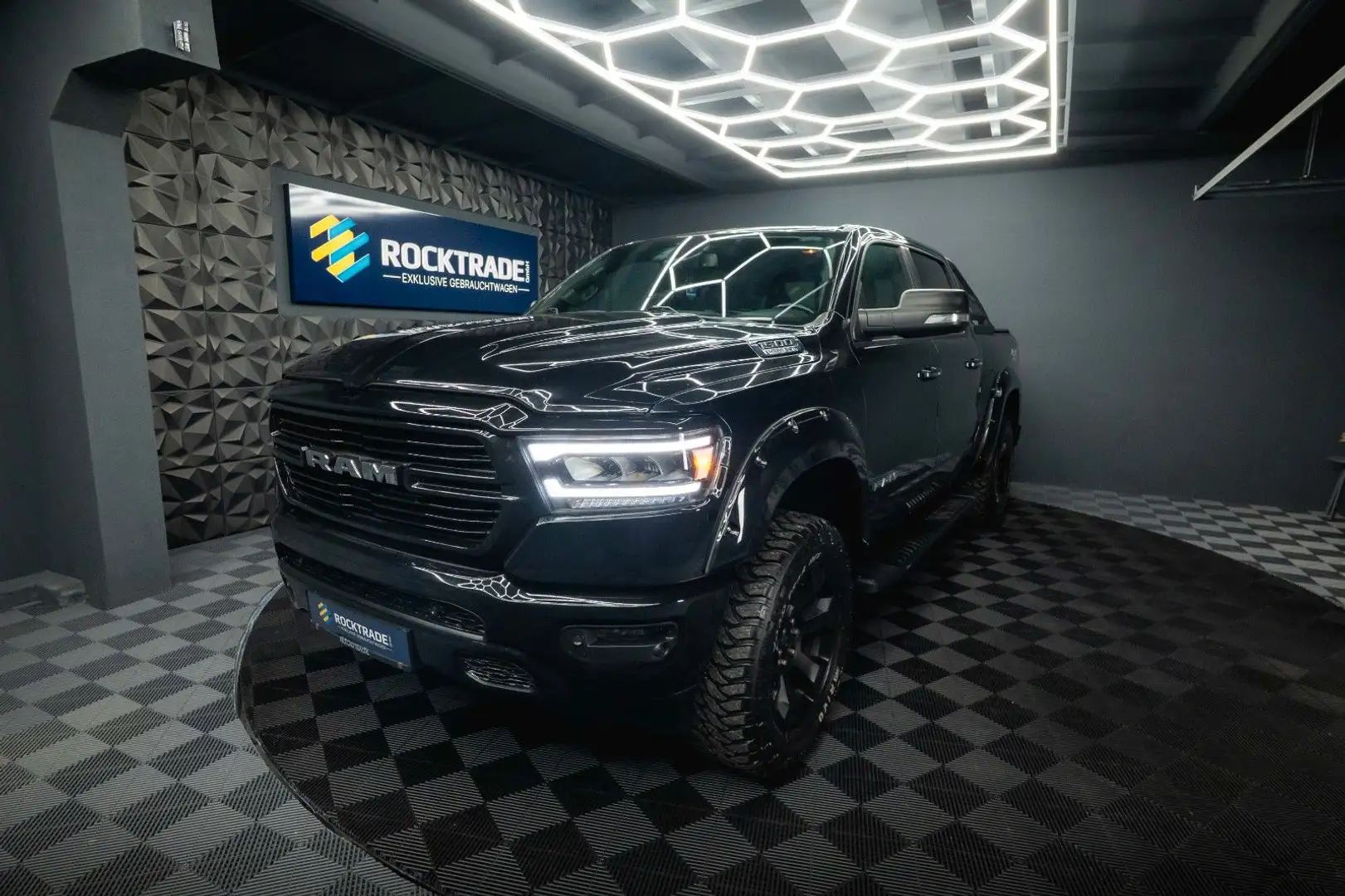 Dodge RAM 5.7 V8 HEMI 4x4 OFFROAD Night-Paket *LED* Чёрный - 2