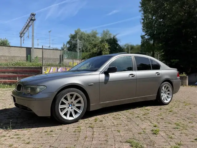 BMW 745 745i