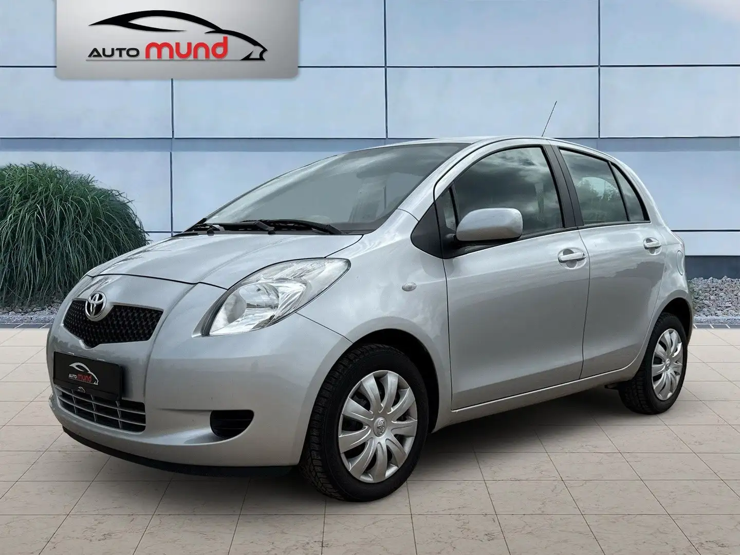 Toyota Yaris Sol 1.3 Automatik*Allwetter*Klima*PDC Silber - 1