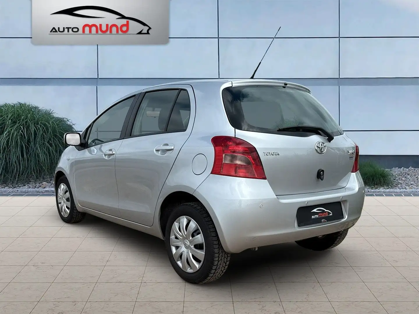 Toyota Yaris Sol 1.3 Automatik*Allwetter*Klima*PDC Silber - 2