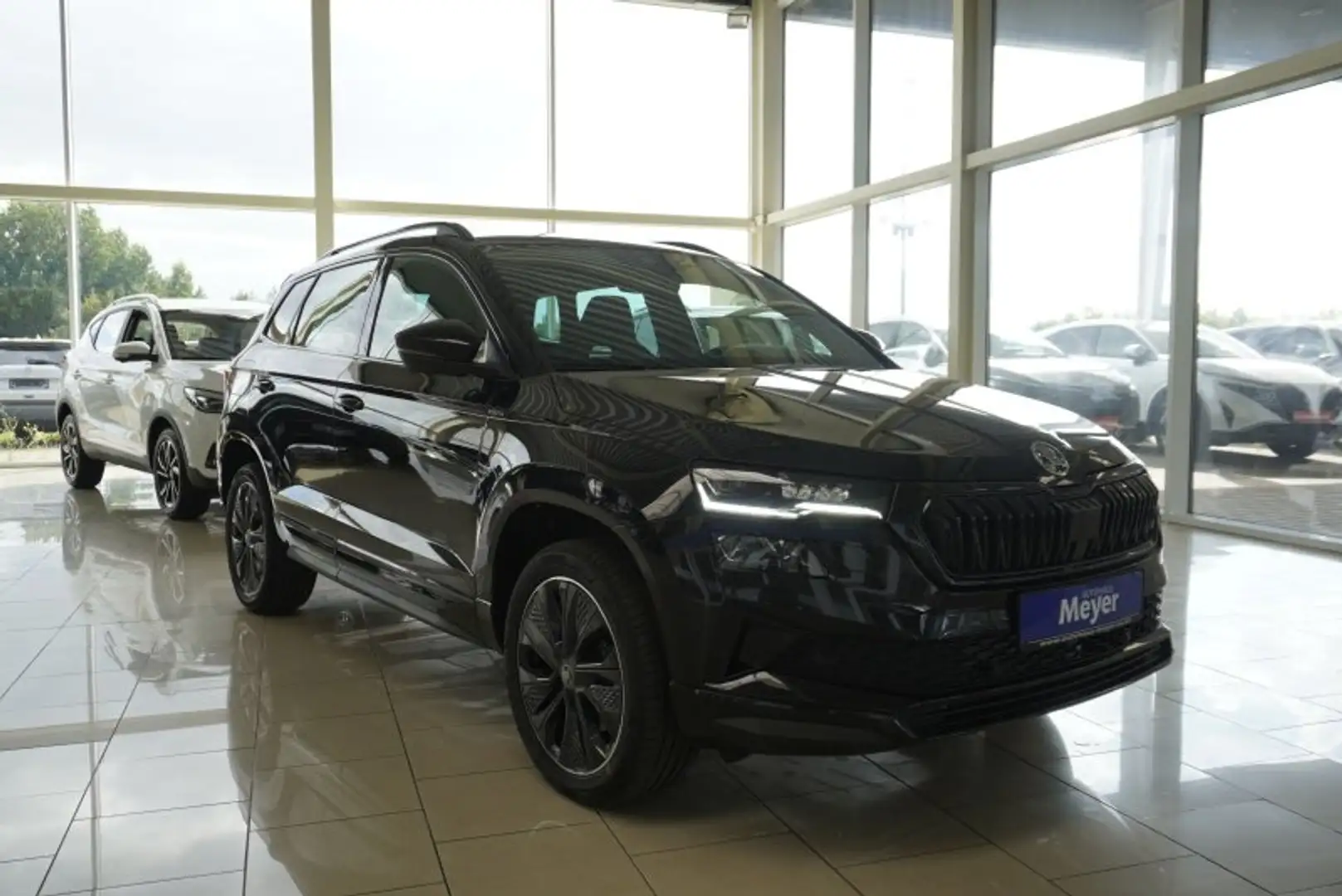 Skoda Karoq Sportline 1,5TSI DSG aAHK/Matrix/Kessy/Kamera Zwart - 2