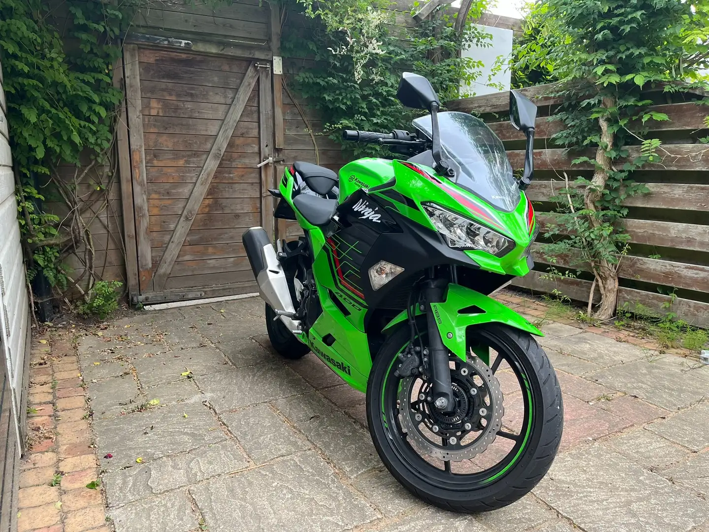 Kawasaki Ninja 400 KRT Vert - 1