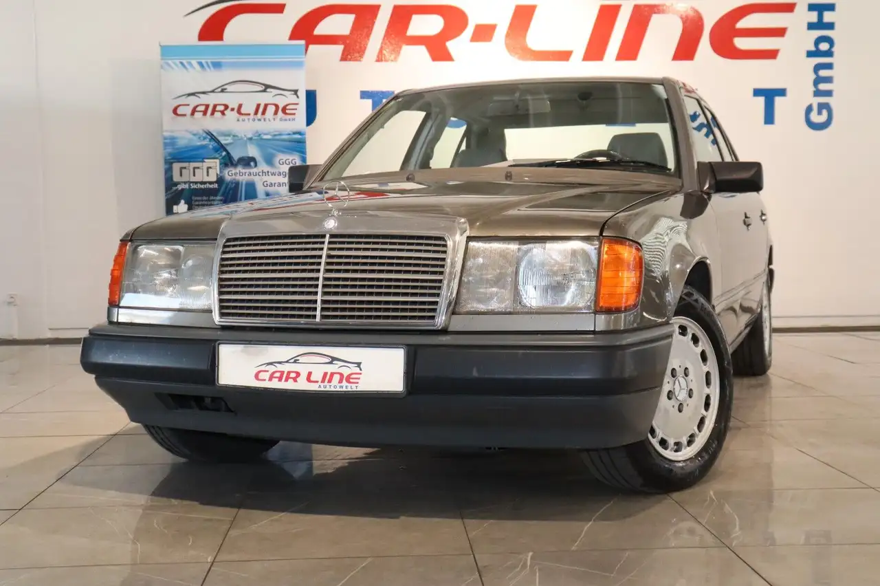Mercedes-Benz 230