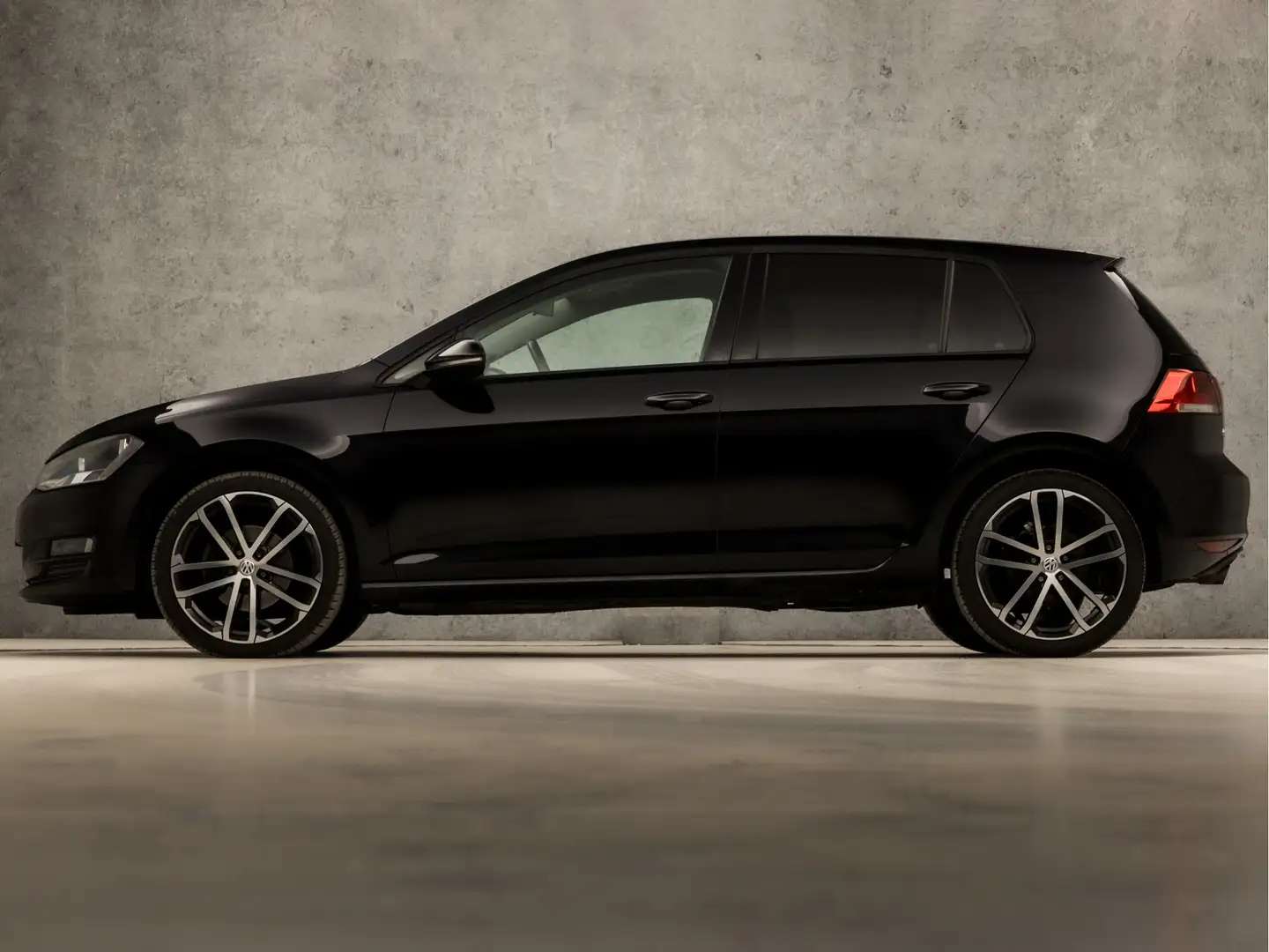 Volkswagen Golf 1.6 TDI Sport Automaat (SCHERM, LOGISCH NAP, LM VE Zwart - 2