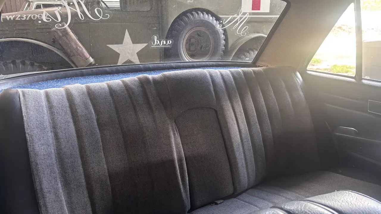 Mercedes-Benz 200 W115. Geweldige oldtimer en super auto om in te trouwen. De kleur is een geweldige eyecatcher., foto 6