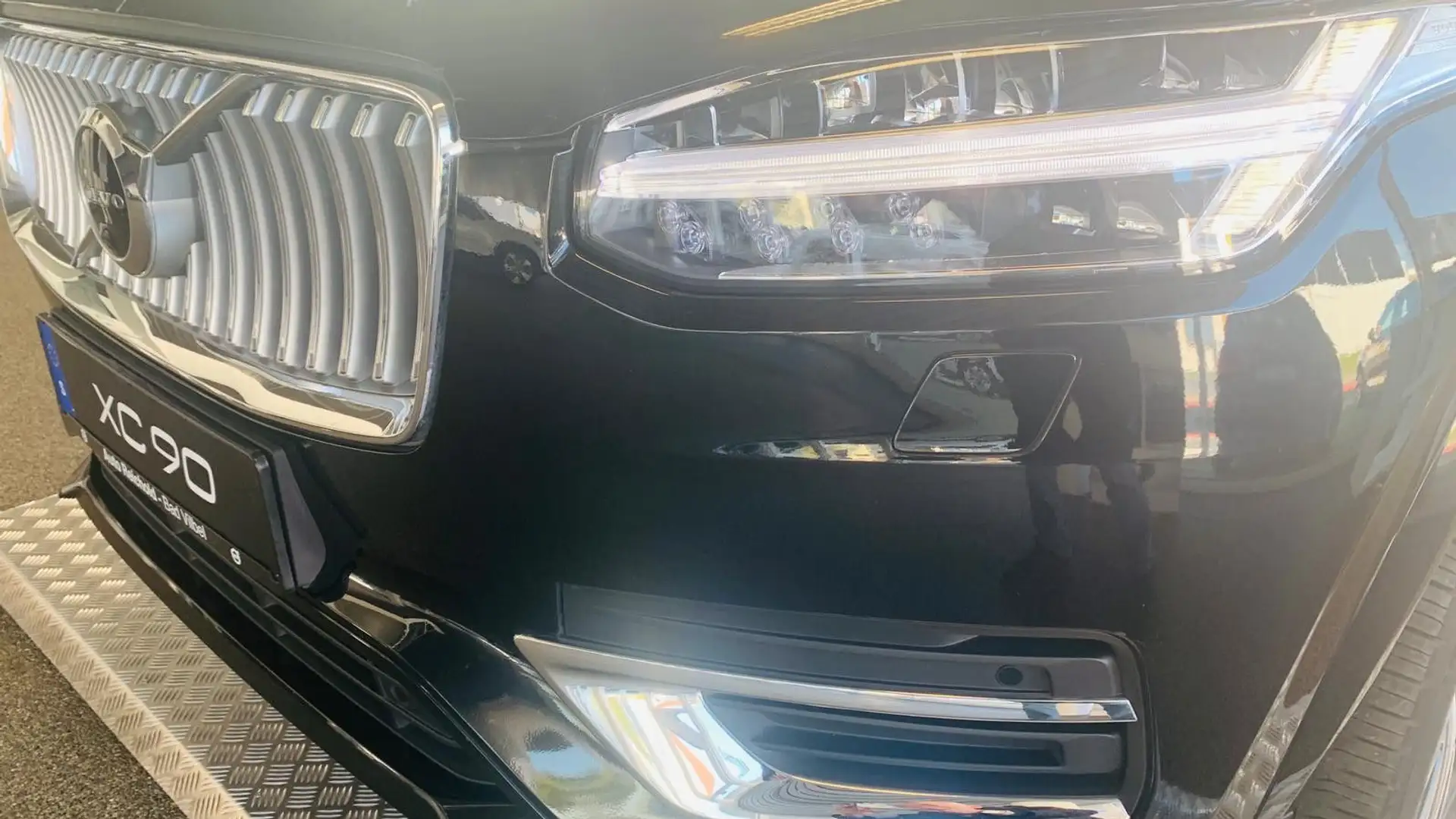Volvo XC90 T8 AWD P.Bright Pano AHK 360° HUD Sitzbelüf Schwarz - 2