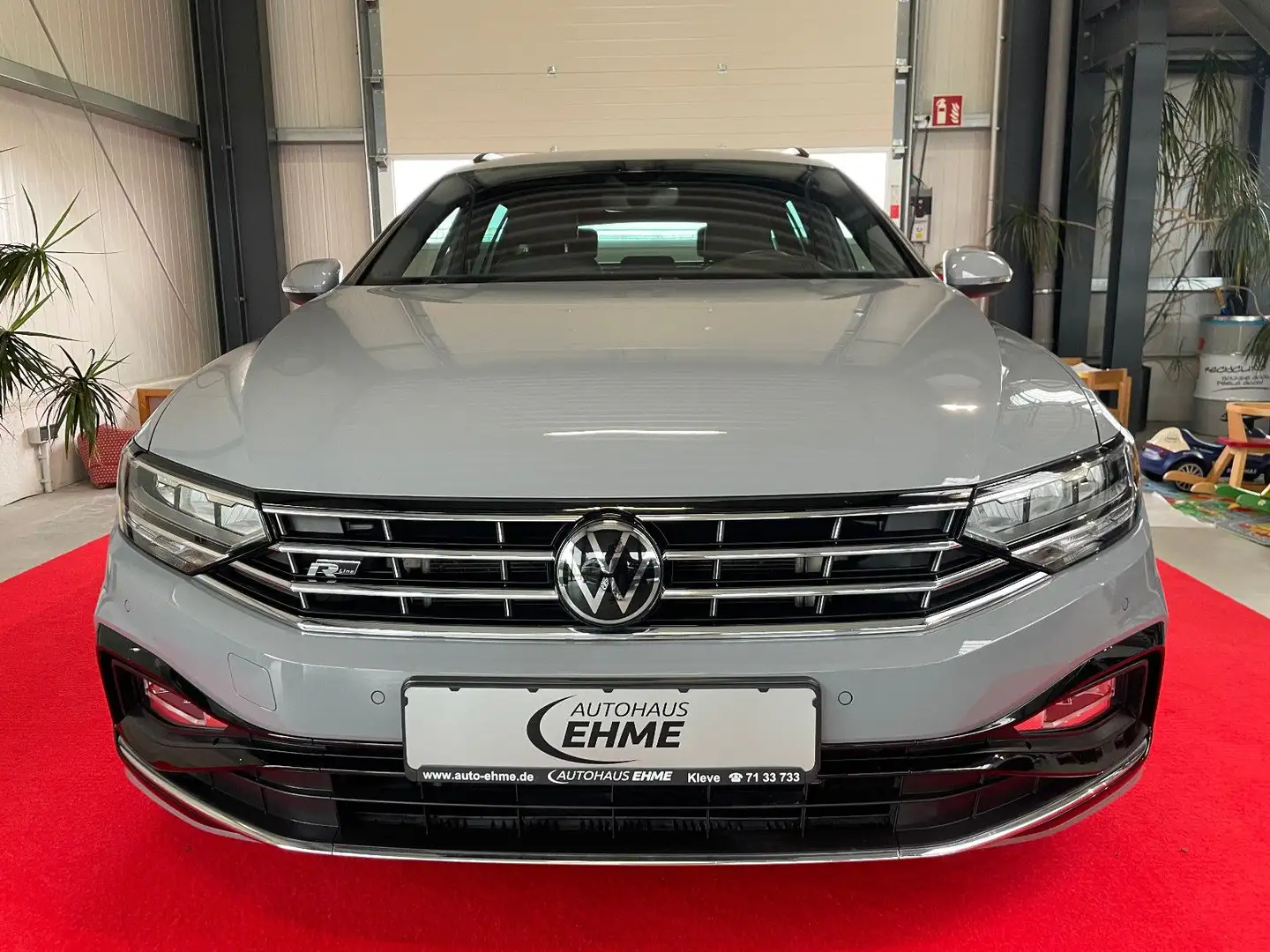 Volkswagen Passat Variant R-Line 1.5 TSI DSG *HuD*H&K*NAVI* Gris - 2
