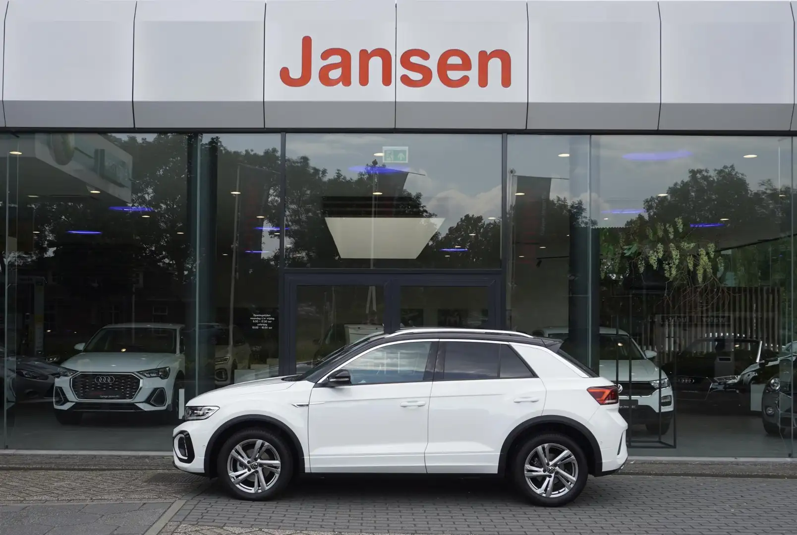 Volkswagen T-Roc 1.5 TSI R-Line | CarPlay | Camera | ACC | Navi Wit - 1