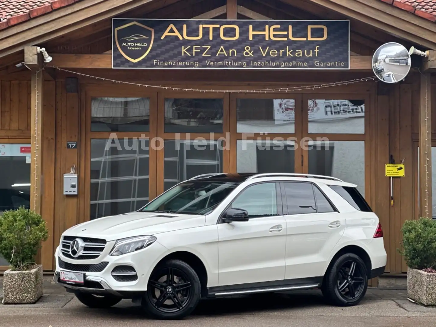 Mercedes-Benz GLE 400 4Matic LED Kam Distronic Schiebedach AHK Wit - 1